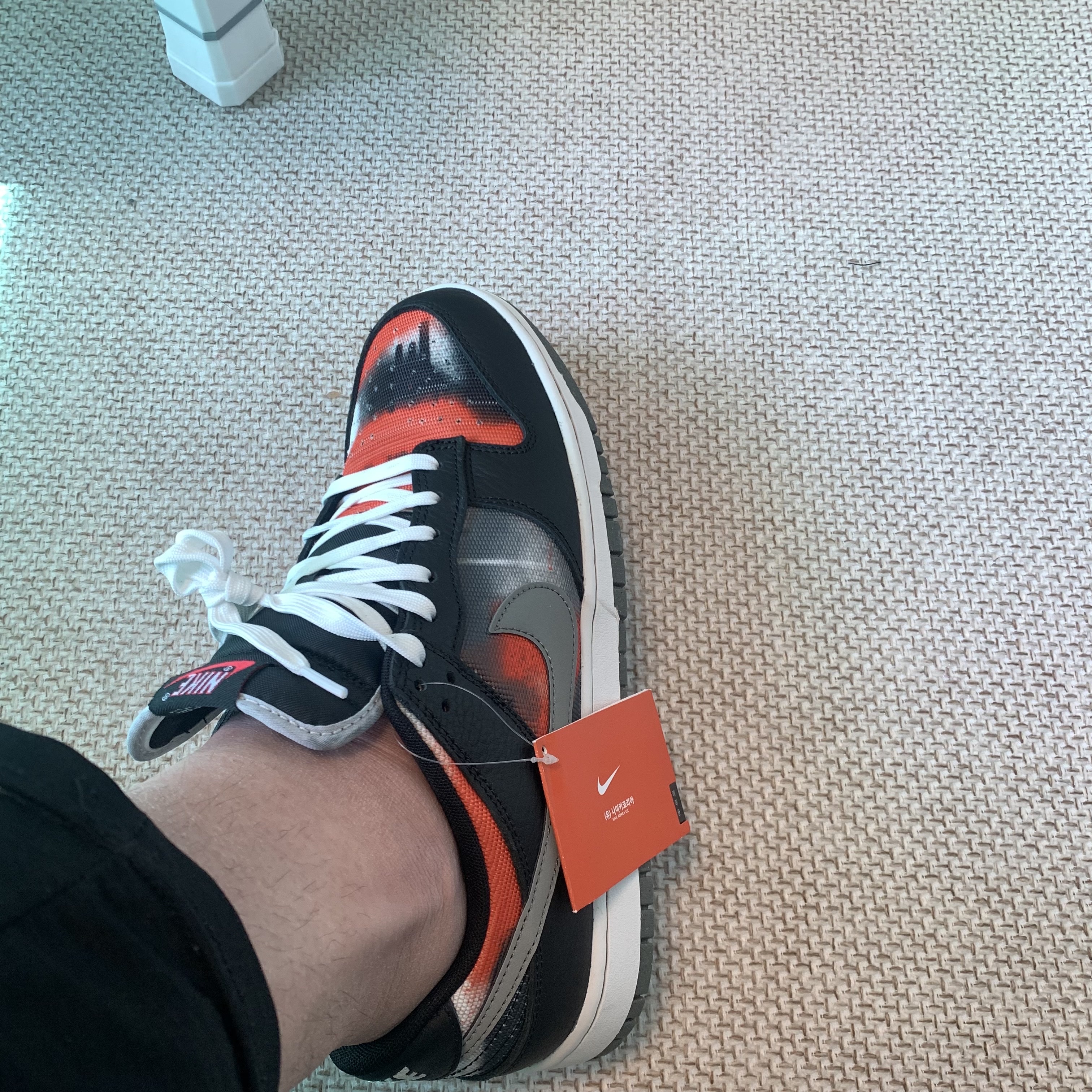 Nike Dunk Low Retro PRM Black and Tumbled Grey 착용 스타일 - 2