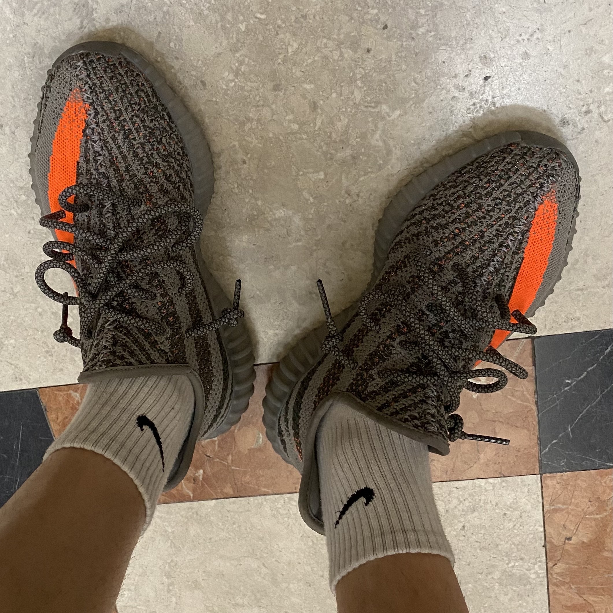 Adidas Yeezy Boost 350 V2 Beluga - Reflective 착용 스타일