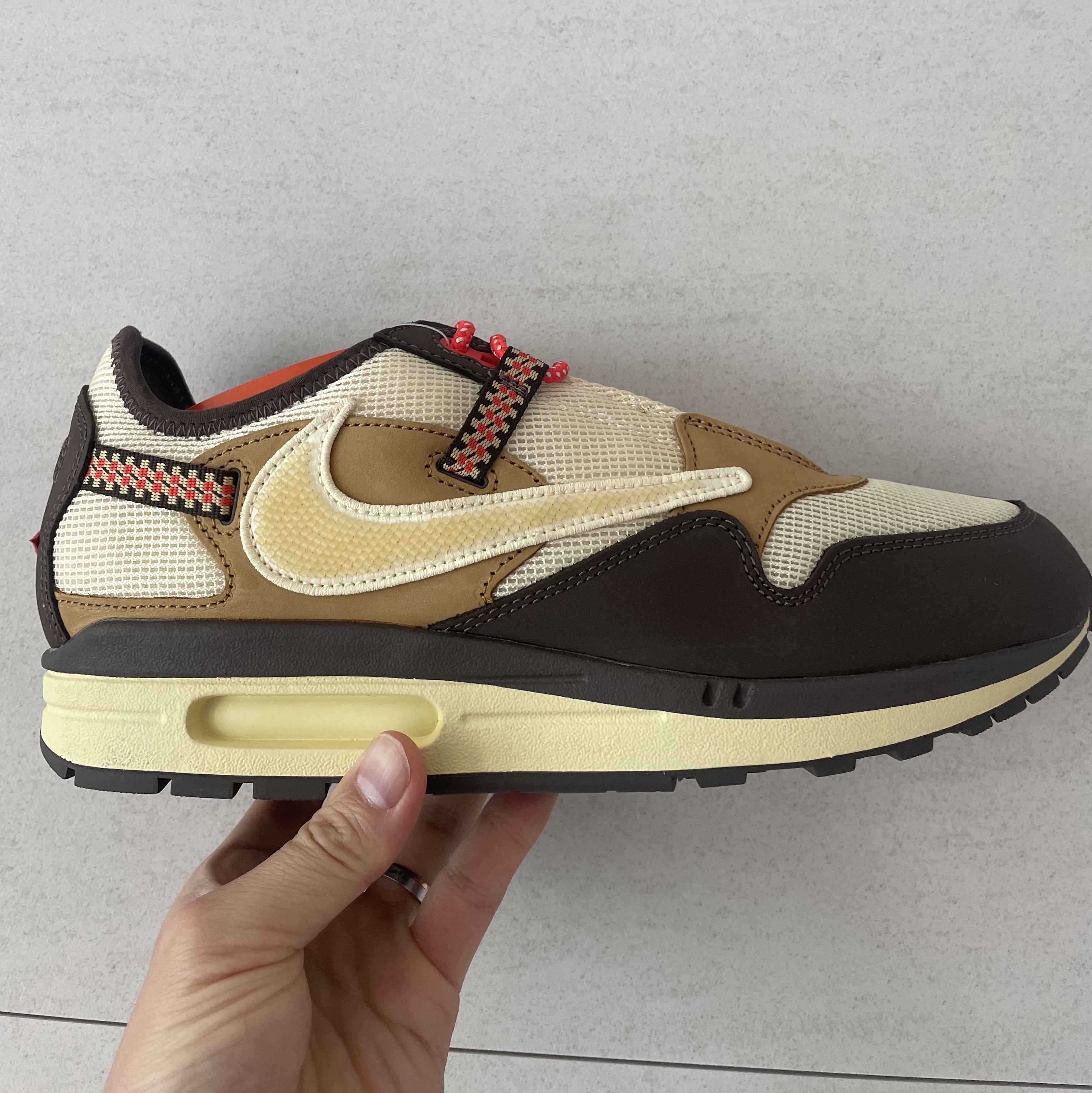 Nike x Travis Scott Air Max 1 Cact.us Brown 착용 스타일