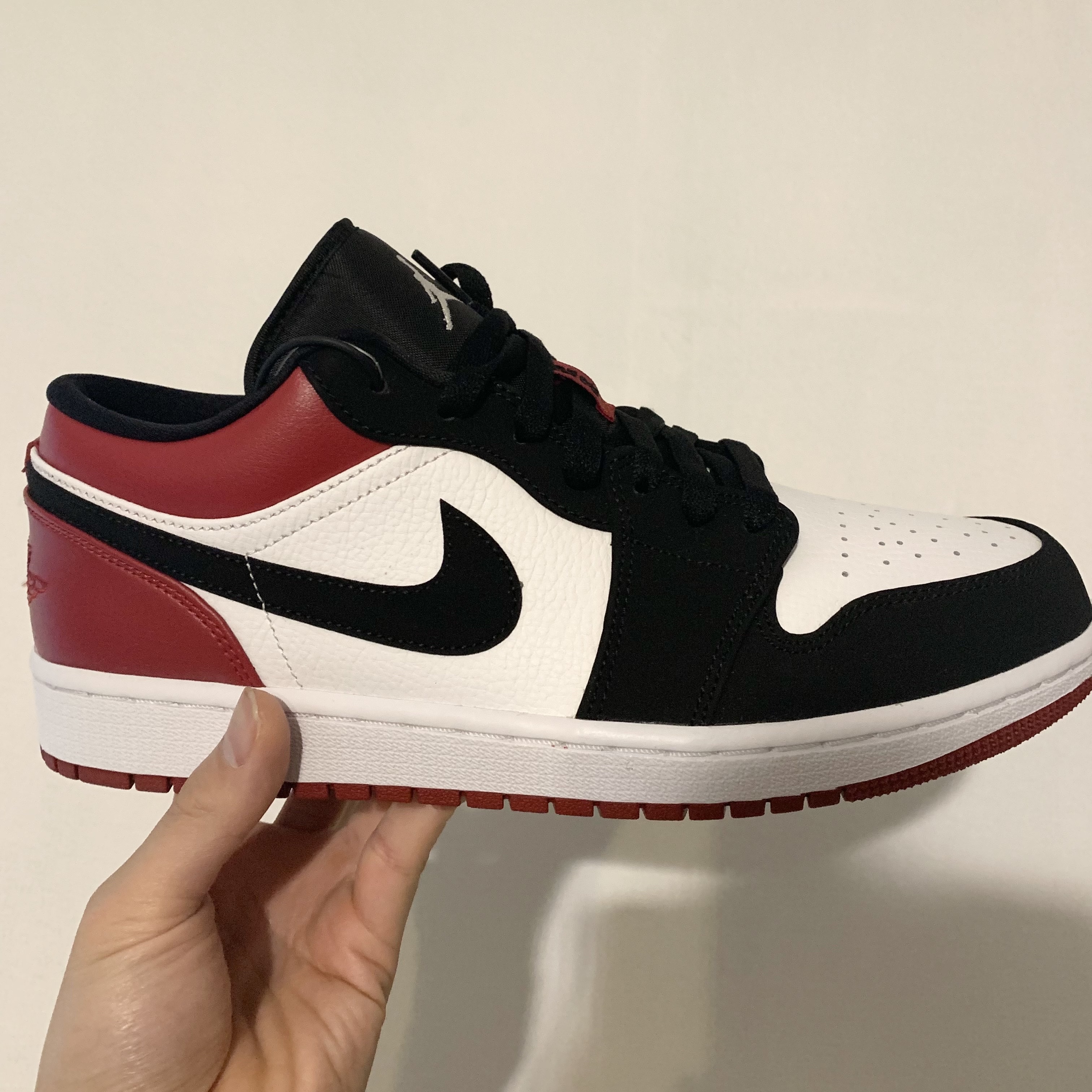 Jordan 1 Low Black Toe 착용 스타일