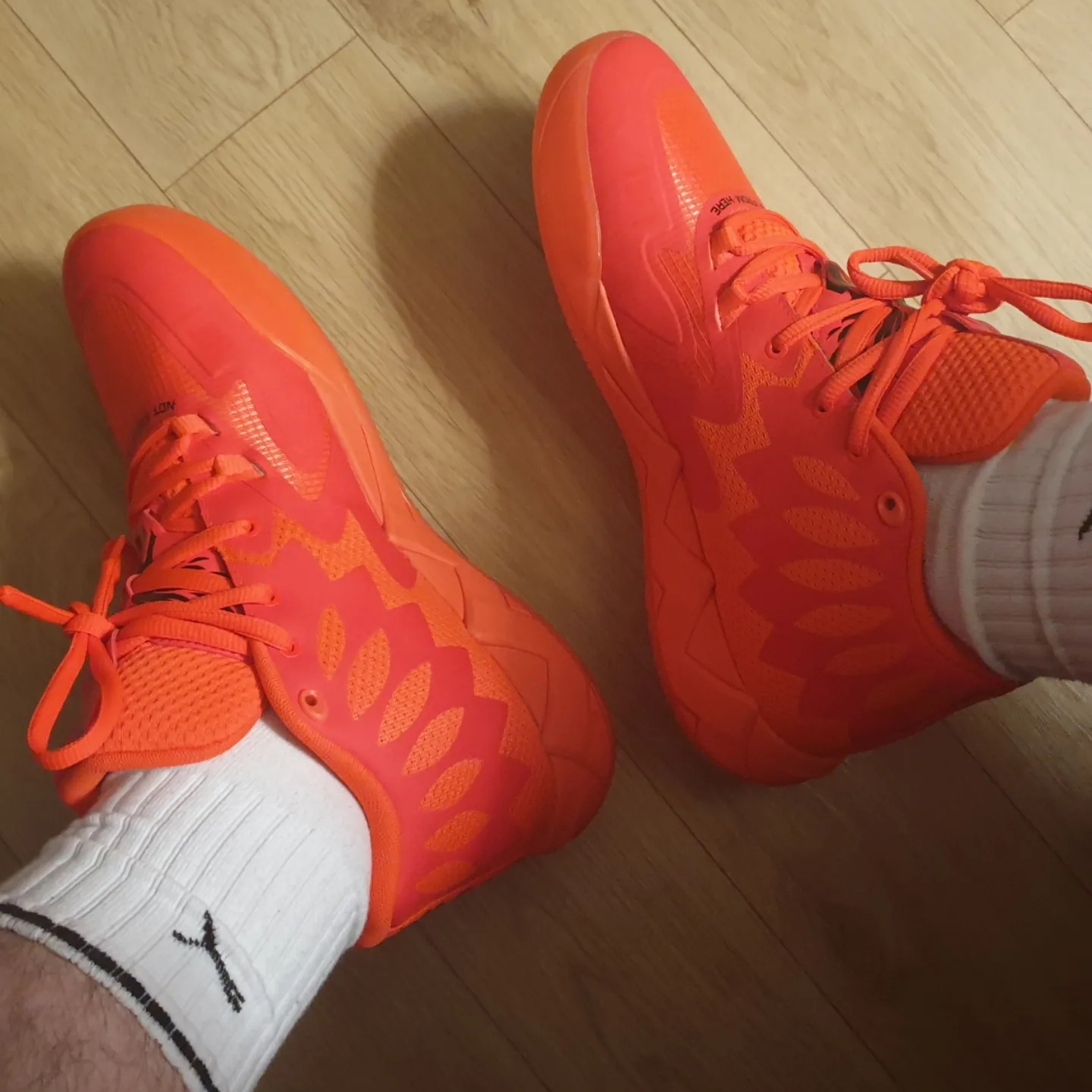 Puma MB.01 Lamelo Ball Red Blast 착용 스타일 - 2