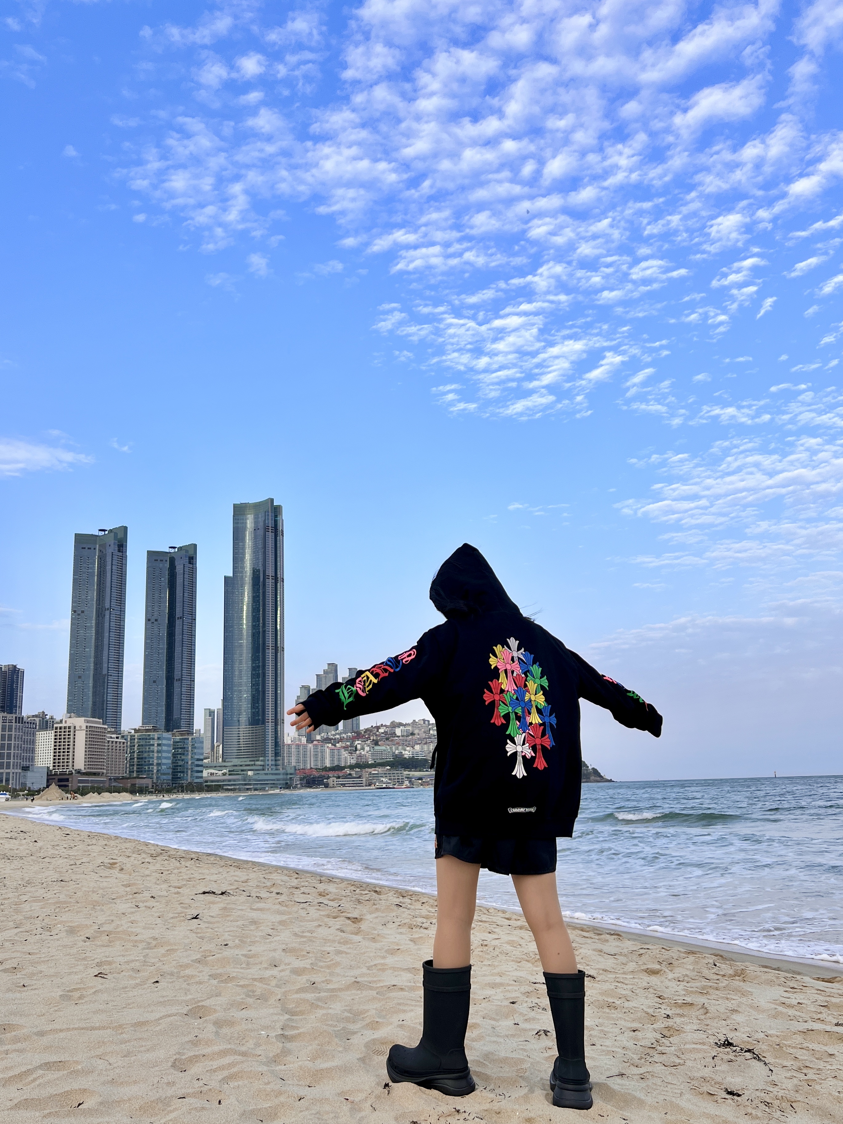 Chrome Hearts Multi Color Cross Cemetery Hoodie Black, (W) Balenciaga x Crocs Rubber Boot Black 착용 스타일 - 3