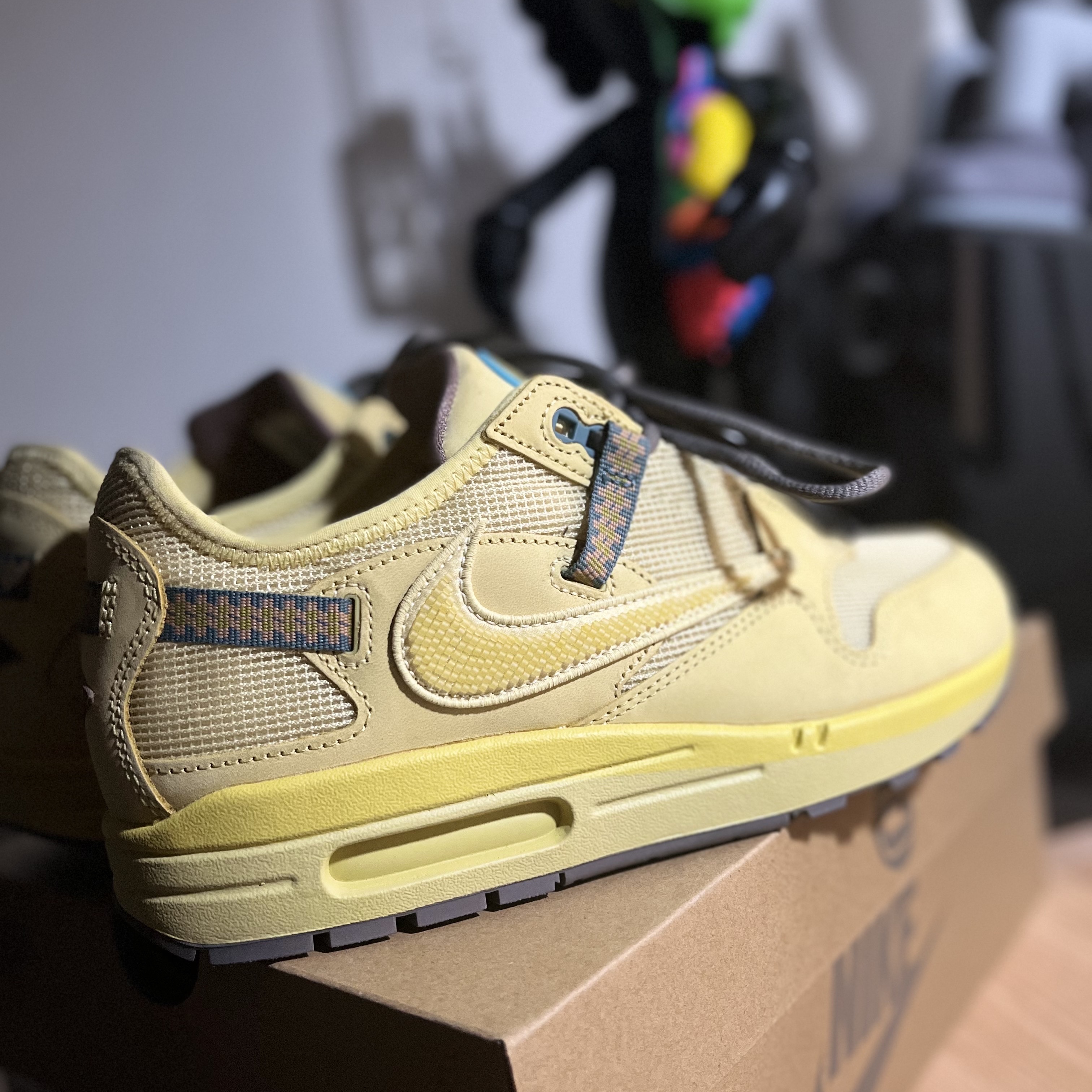 Nike x Travis Scott Air Max 1 Cact.us Gold 착용 스타일 - 5