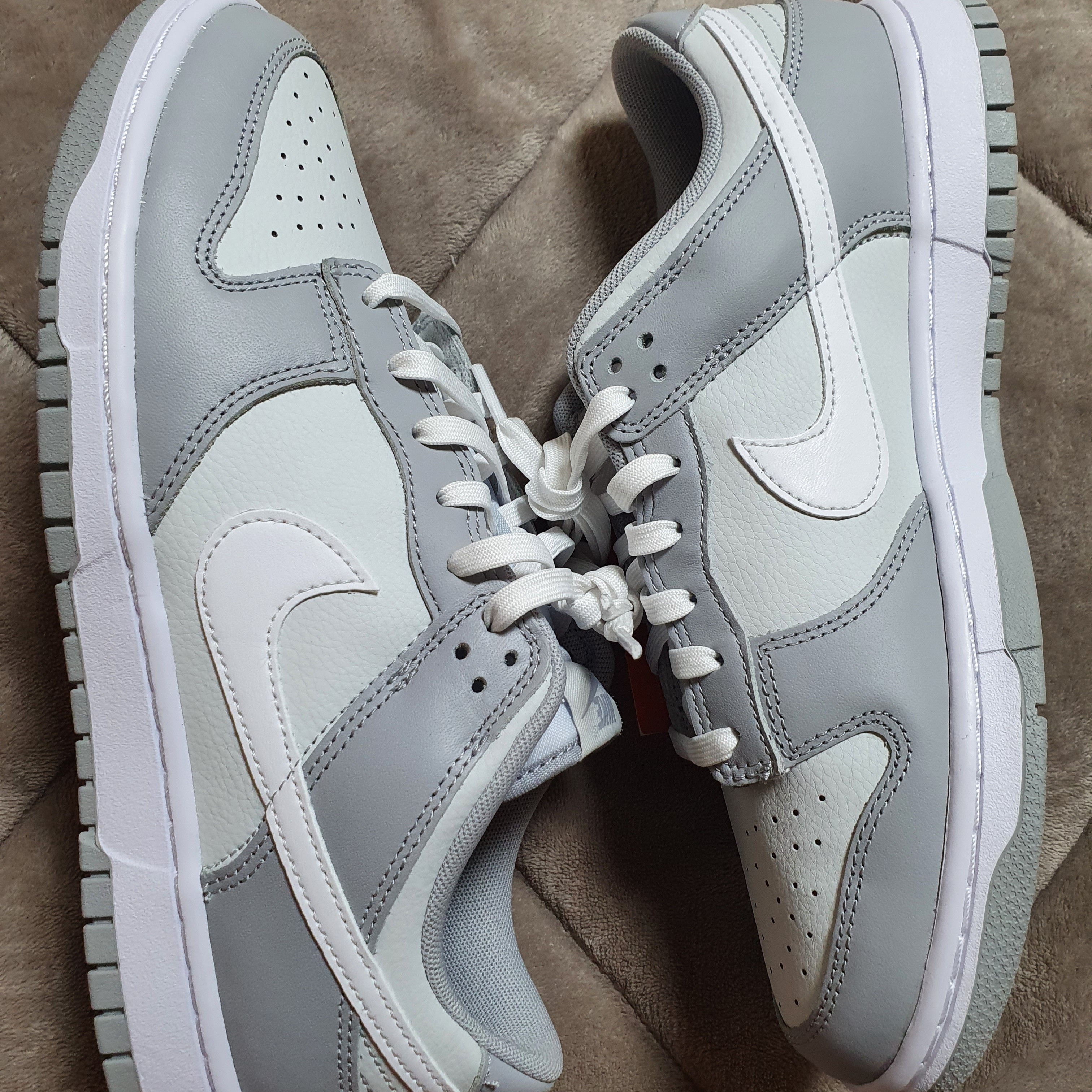 Nike Dunk Low Retro Wolf Grey 착용 스타일 - 2