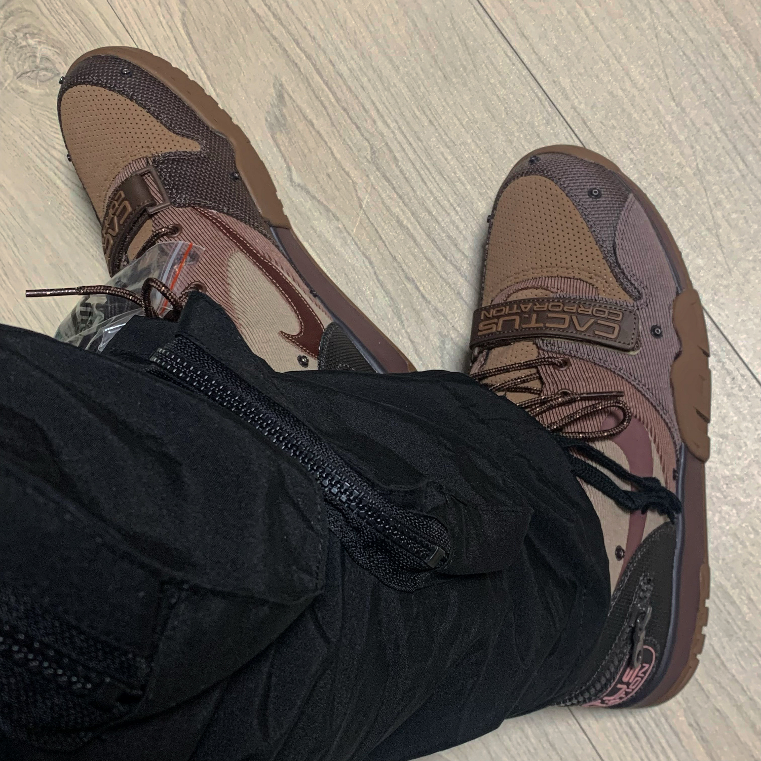 Nike x Travis Scott Air Trainer 1 Archaeo Brown and Rust Pink 착용 스타일