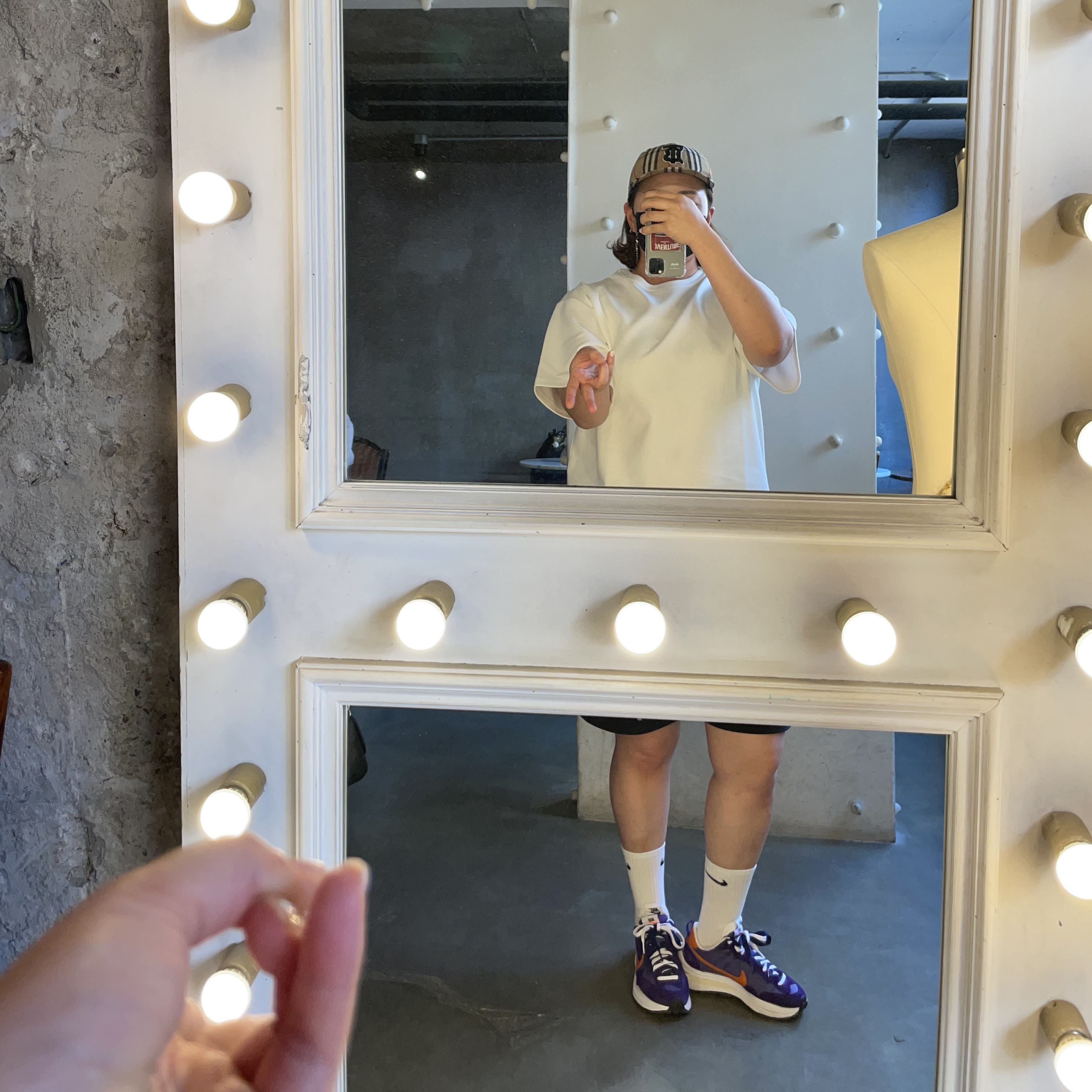 Burberry Monogram Motif Vintage Check Cotton Baseball Cap Archive Beige, Nike x Sacai VaporWaffle Dark Iris 착용 스타일 - 1
