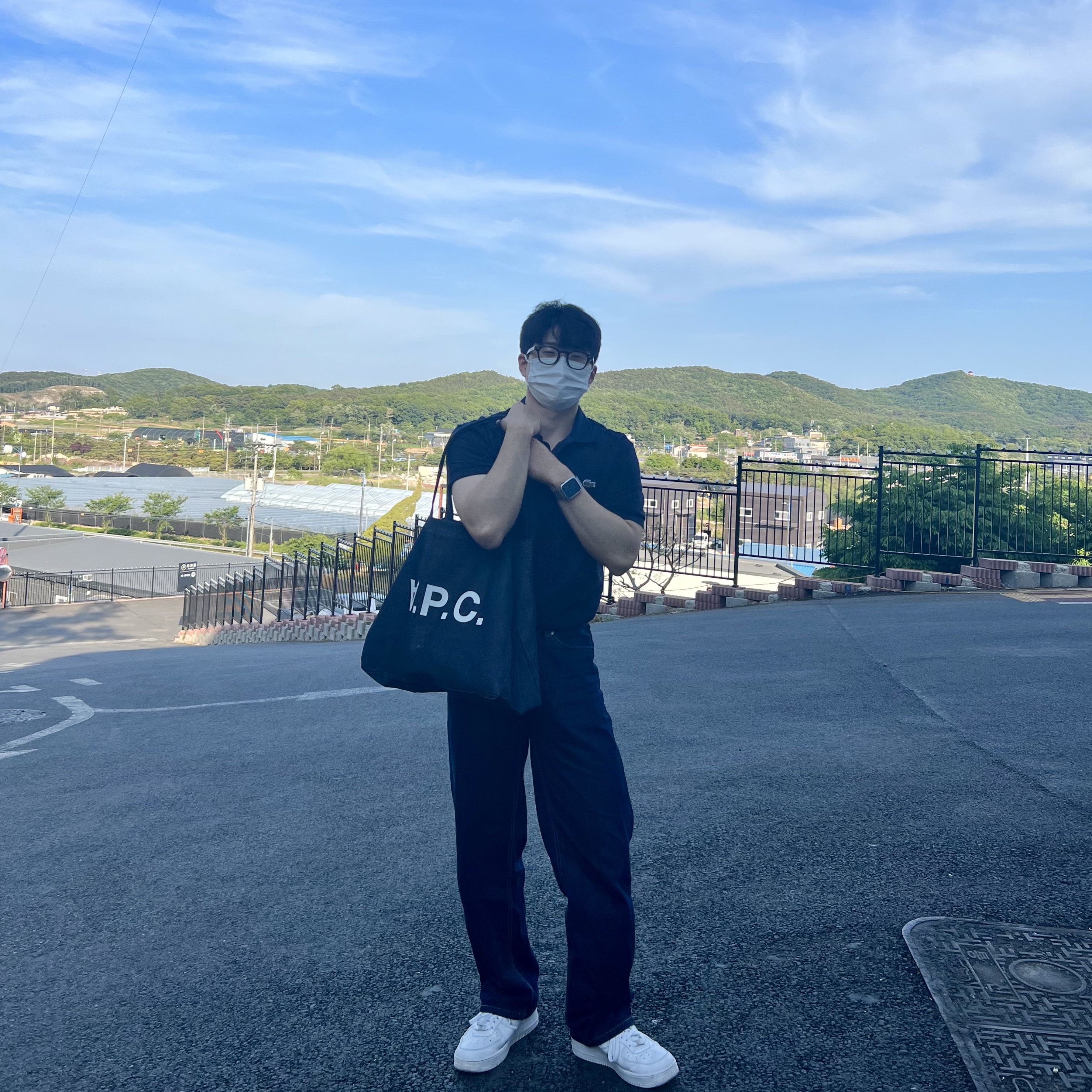 A.P.C. Daniela Shopping Bag Indigo, Nike Air Force 1 '07 Low White 착용 스타일 - 2