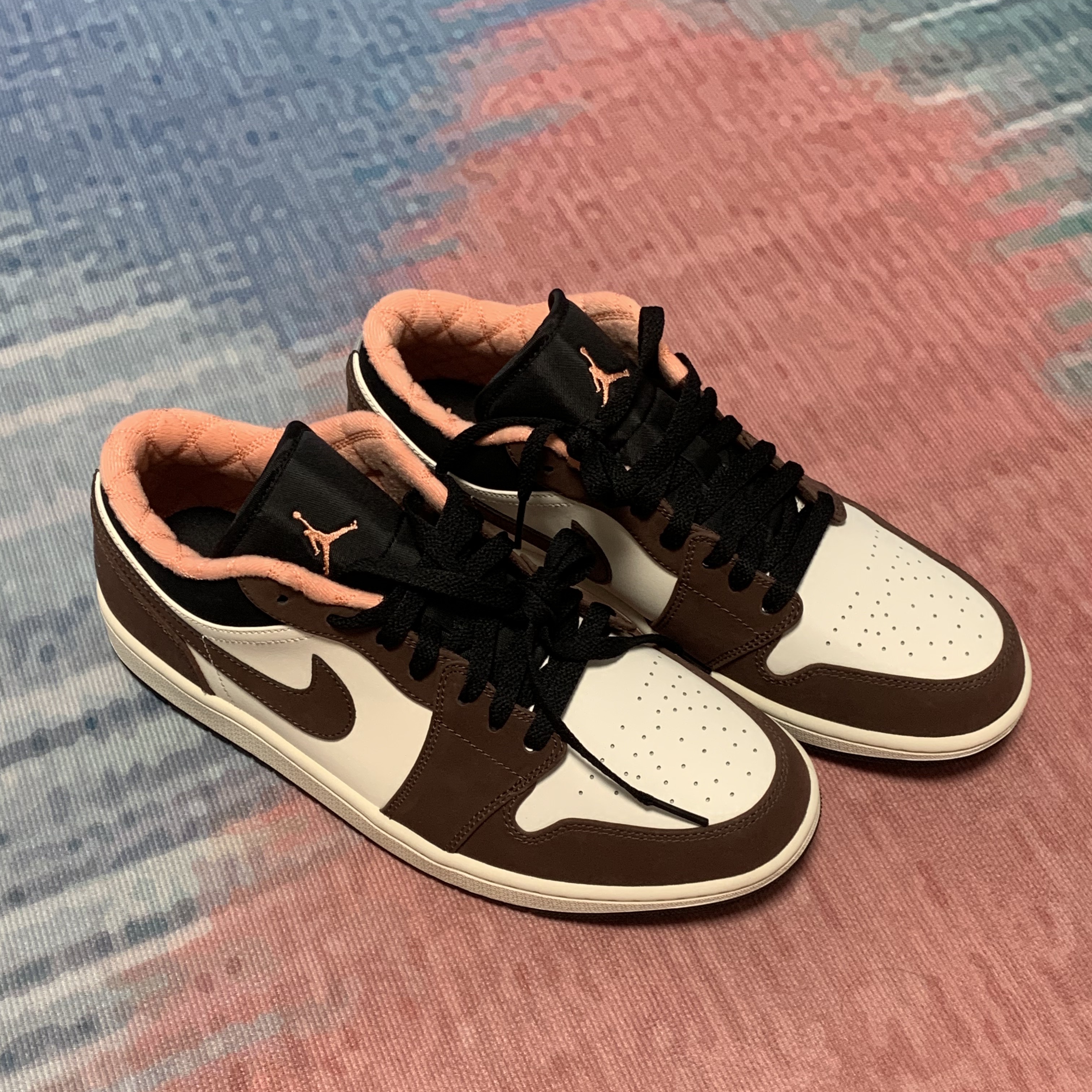 Jordan 1 Low SE Chocolate Bliss 착용 스타일 - 2