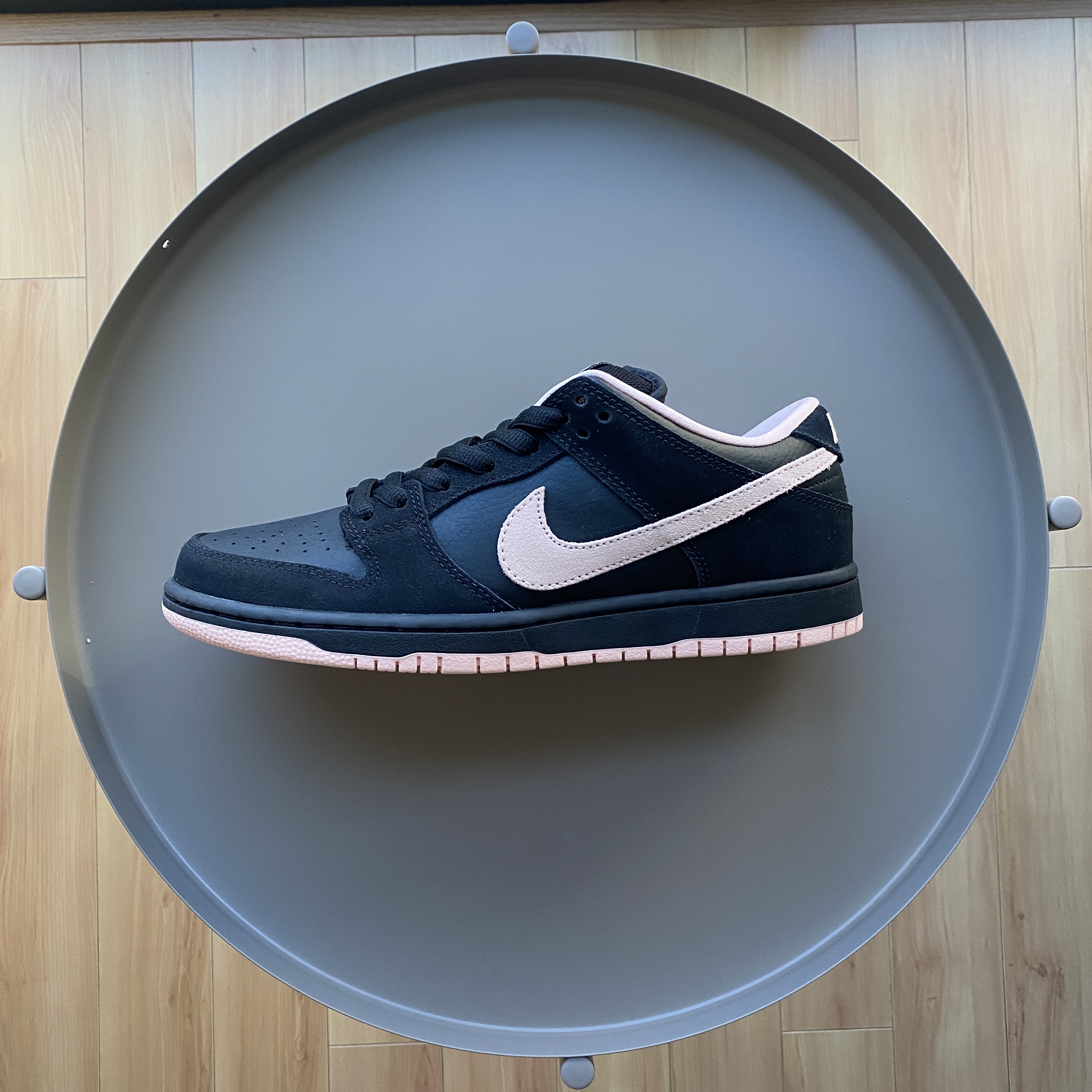 Nike SB Dunk Low Black Washed Coral 착용 스타일