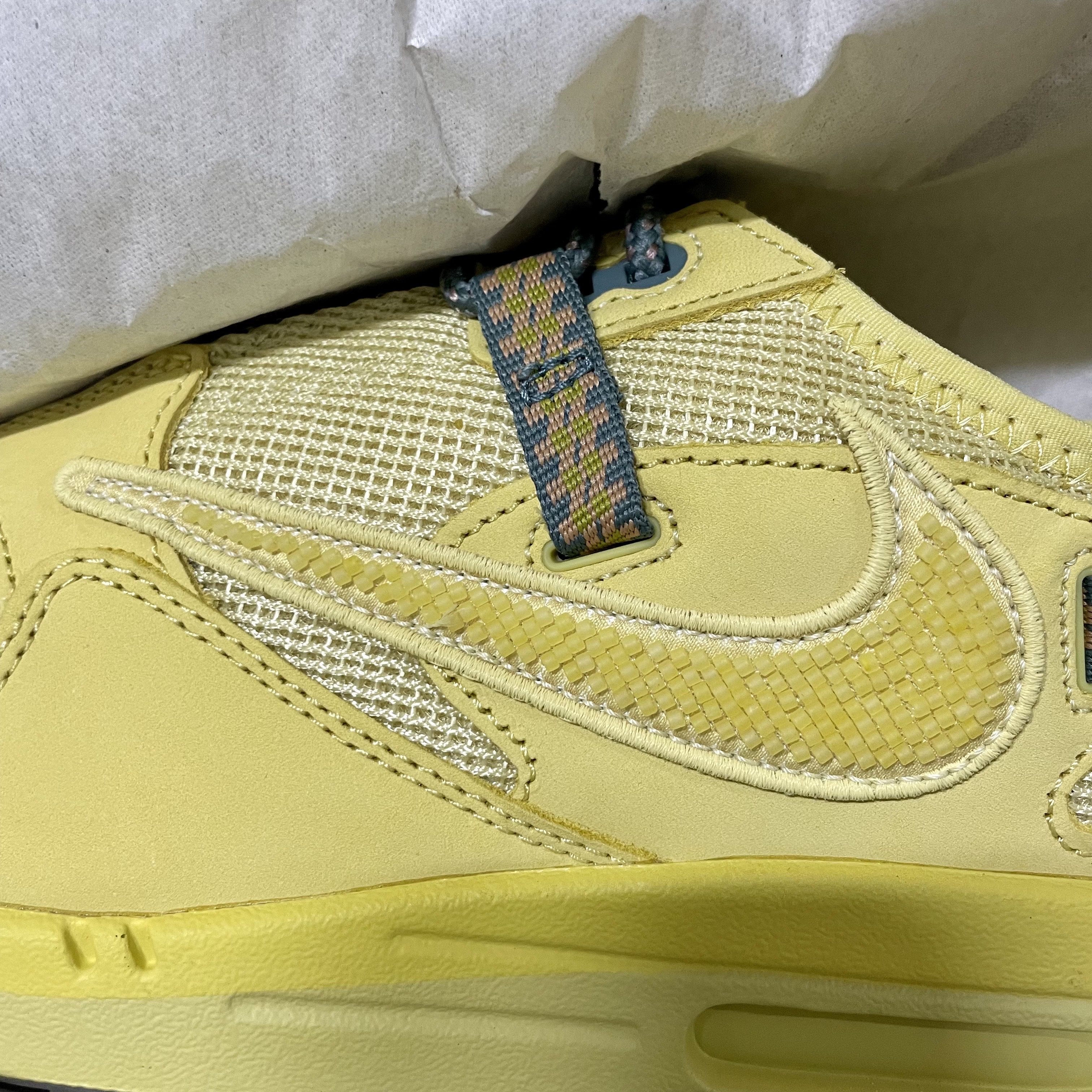 Nike x Travis Scott Air Max 1 Cact.us Gold 착용 스타일 - 2