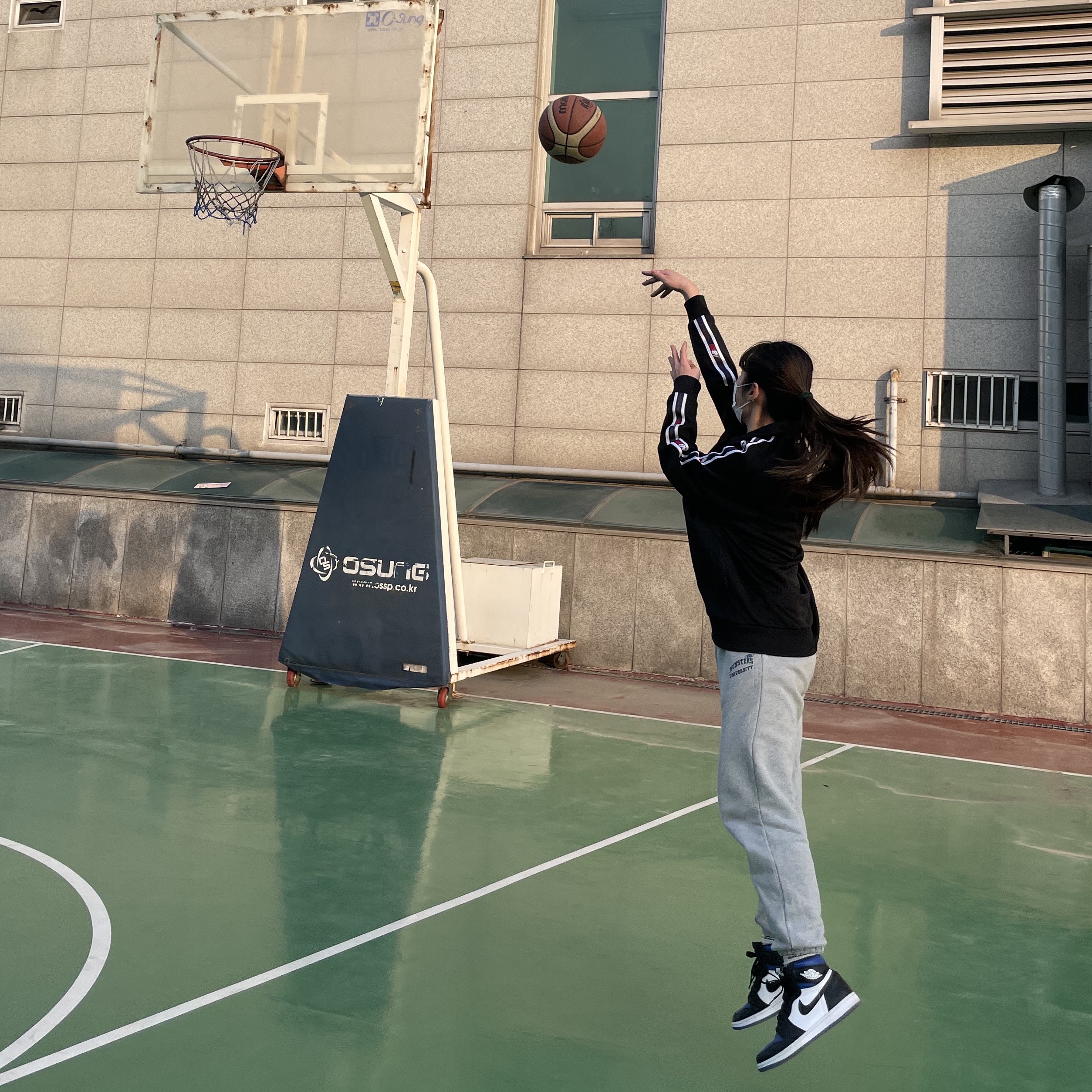 Jordan 1 Retro High OG Royal Toe 착용 스타일