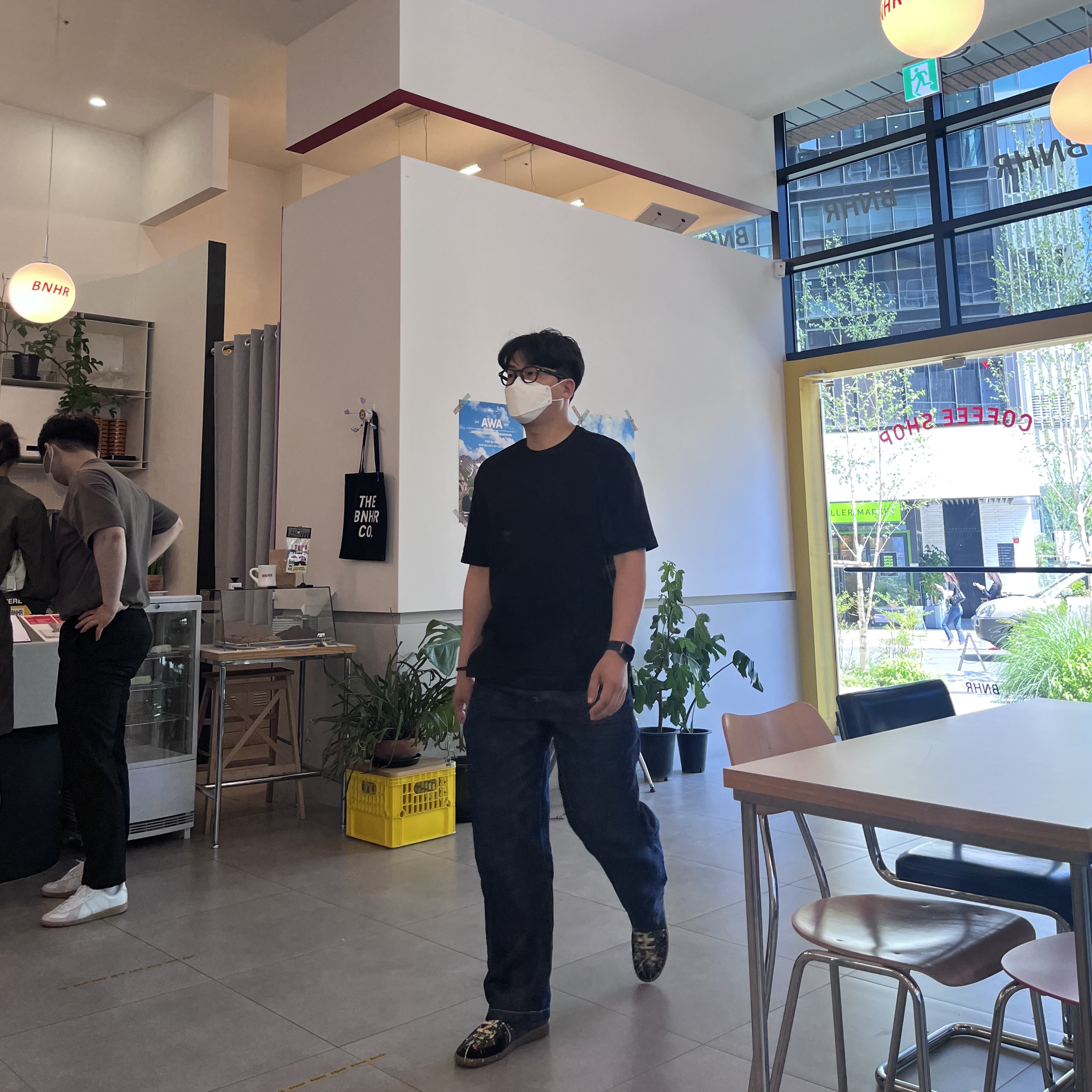 Maison Margiela Replica Paint Drop Sneakers Black 착용 스타일