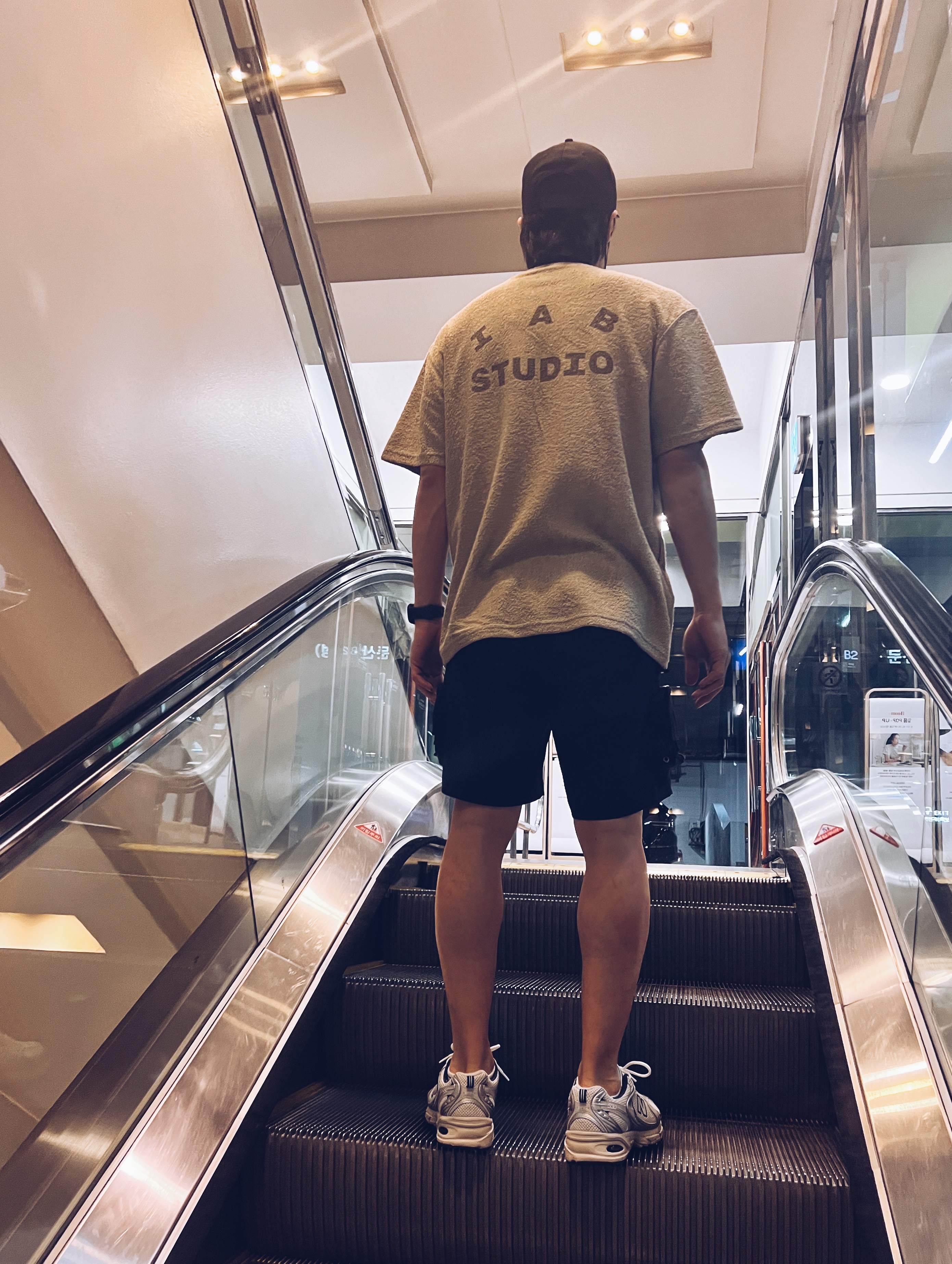 IAB Studio Towel T-Shirt Light Green, Nike ACG Cargo Shorts Black - Asia 착용 스타일 - 1