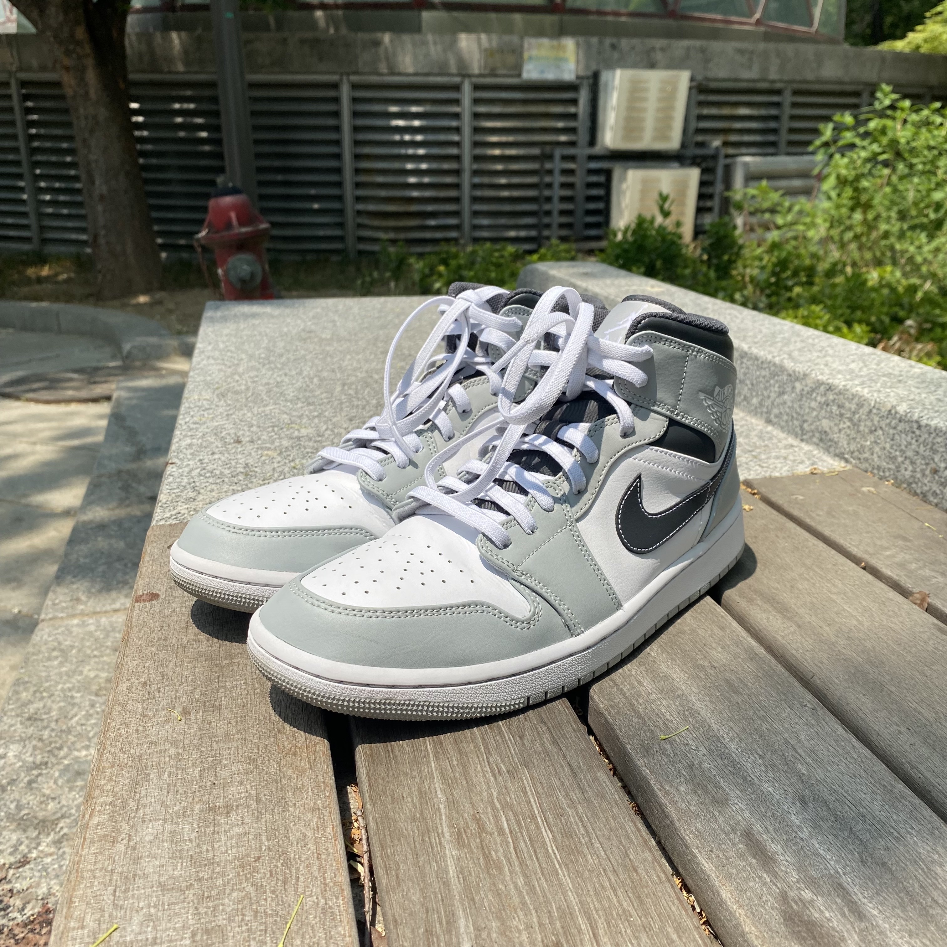 Jordan 1 Mid Light Smoke Grey Anthracite 착용 스타일