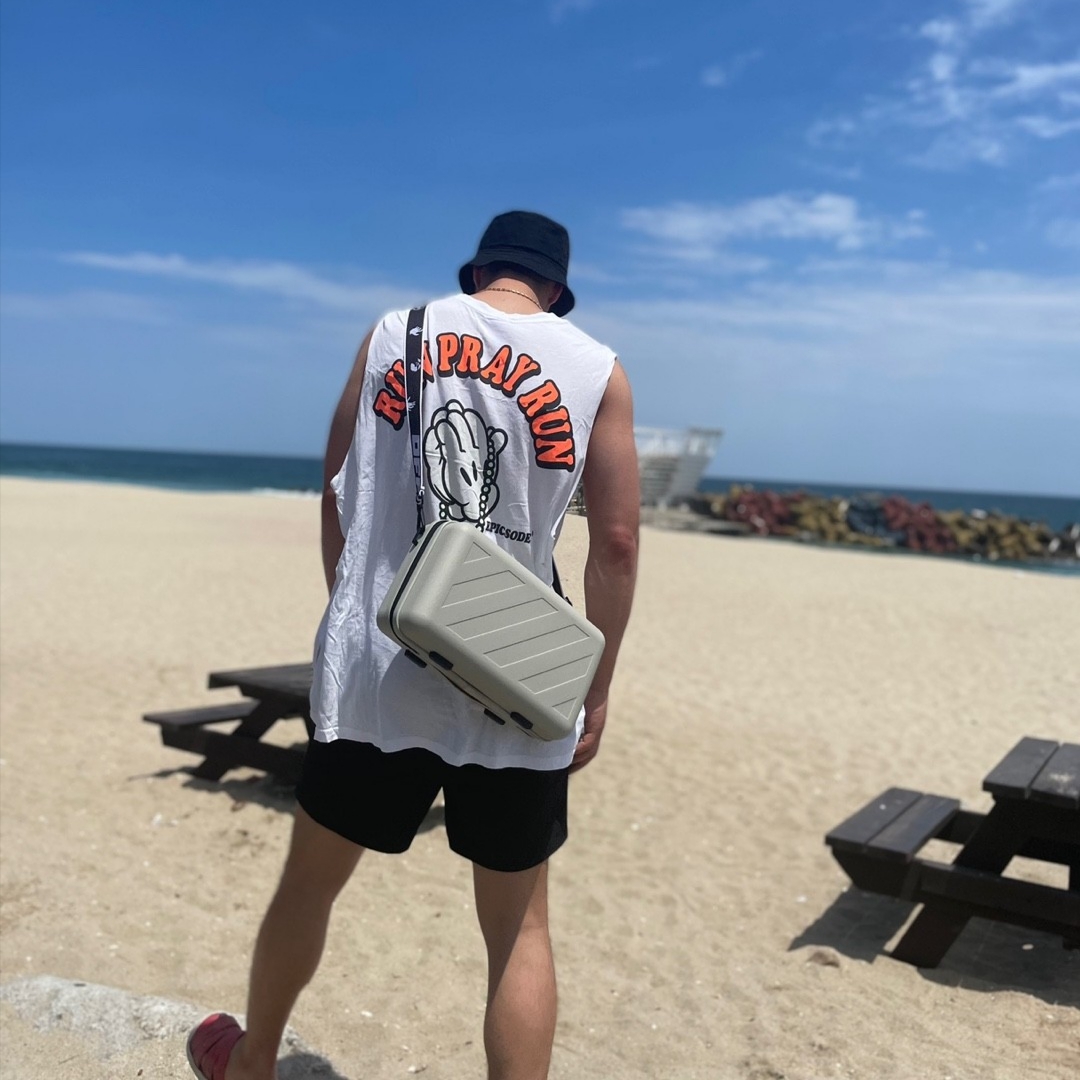 Off-White x Amore Pacific Protection Box (Without Cosmetics) 착용 스타일