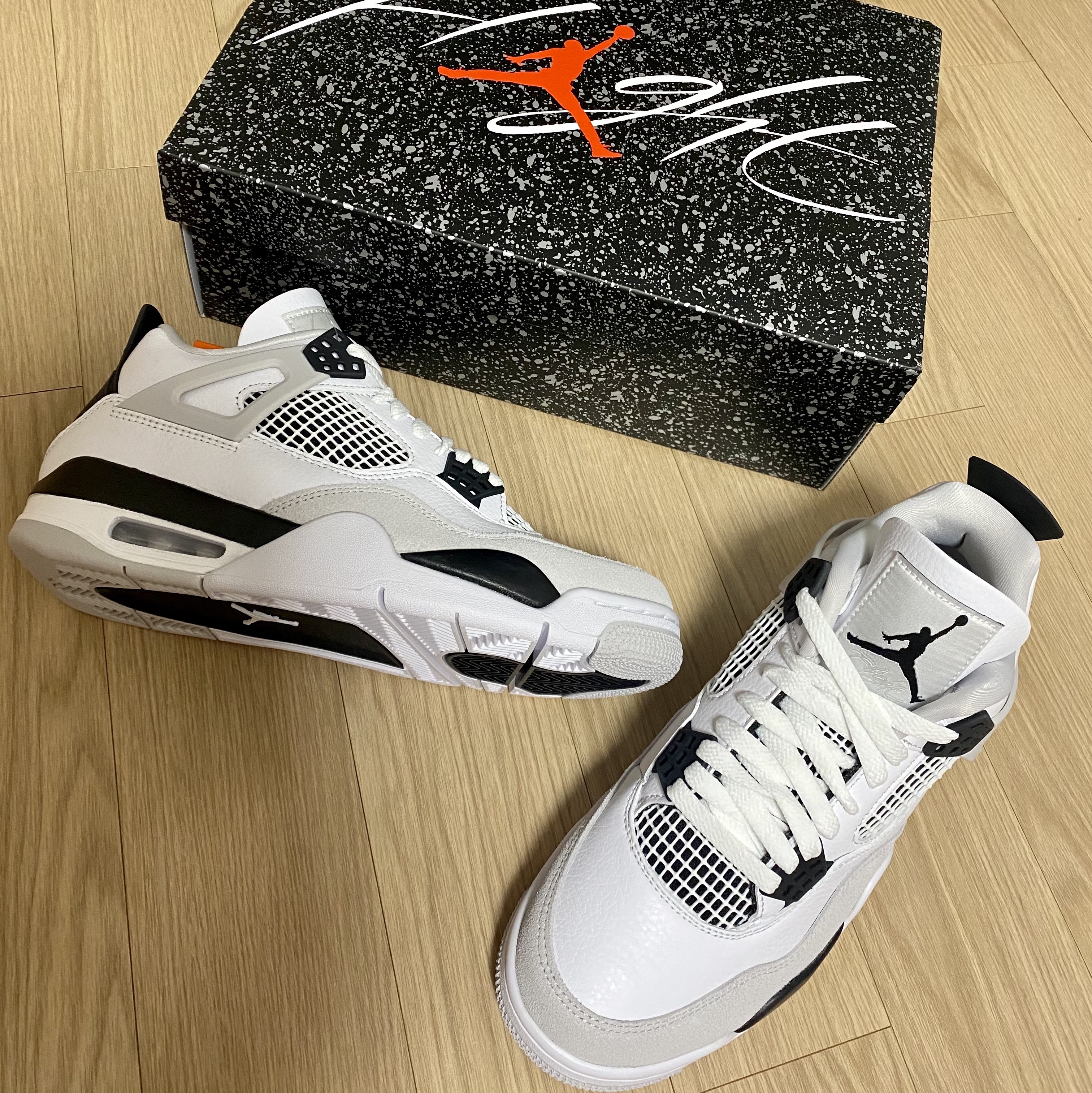 Jordan 4 Retro White and Black 착용 스타일 - 2