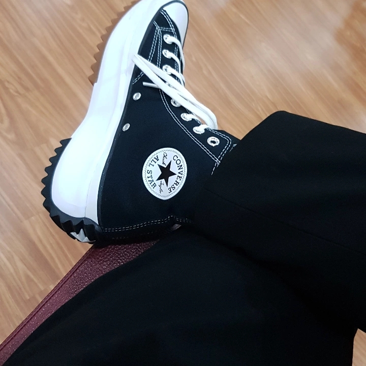 Converse Run Star Hike Hi Black White Gum 착용 스타일 - 2
