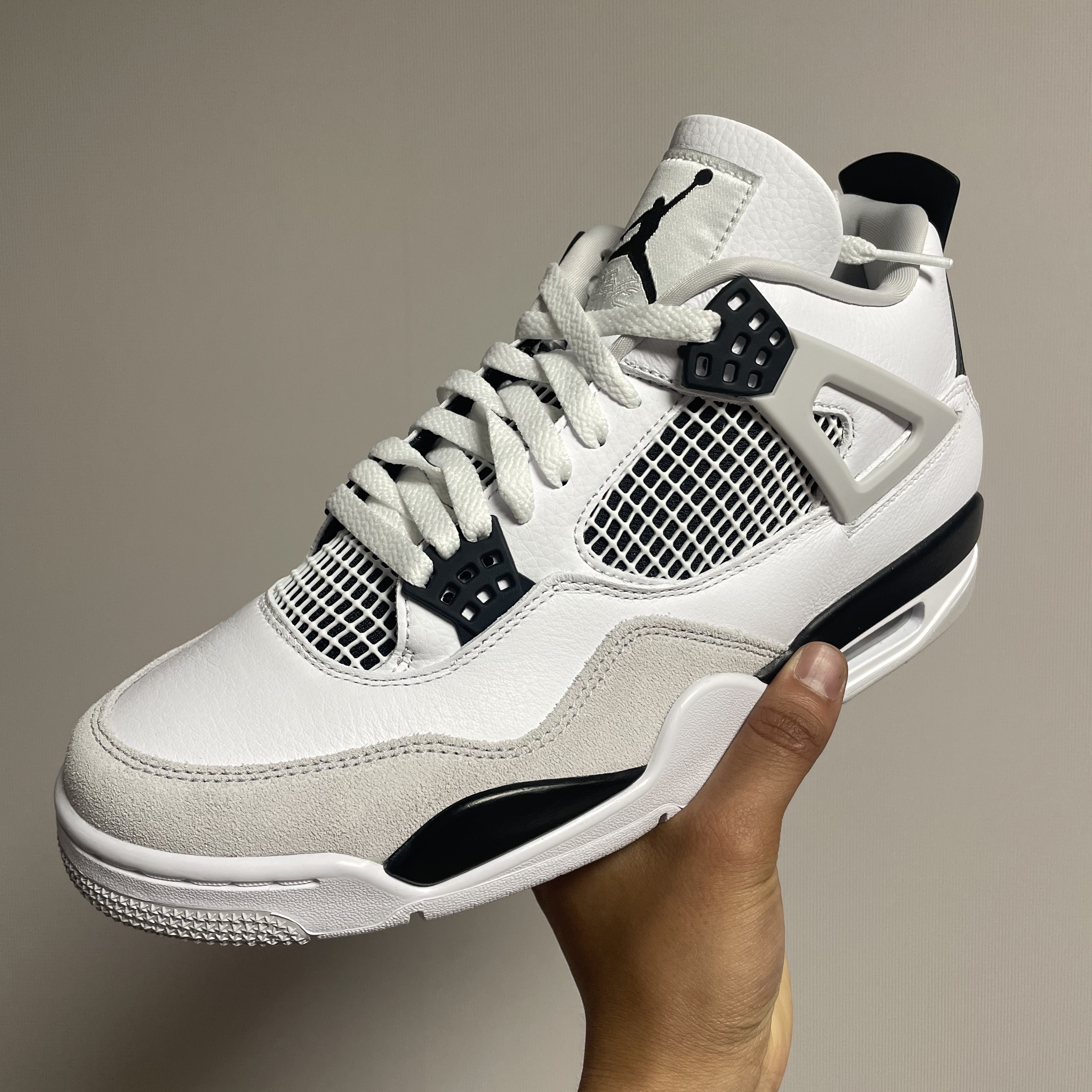 Jordan 4 Retro White and Black 착용 스타일