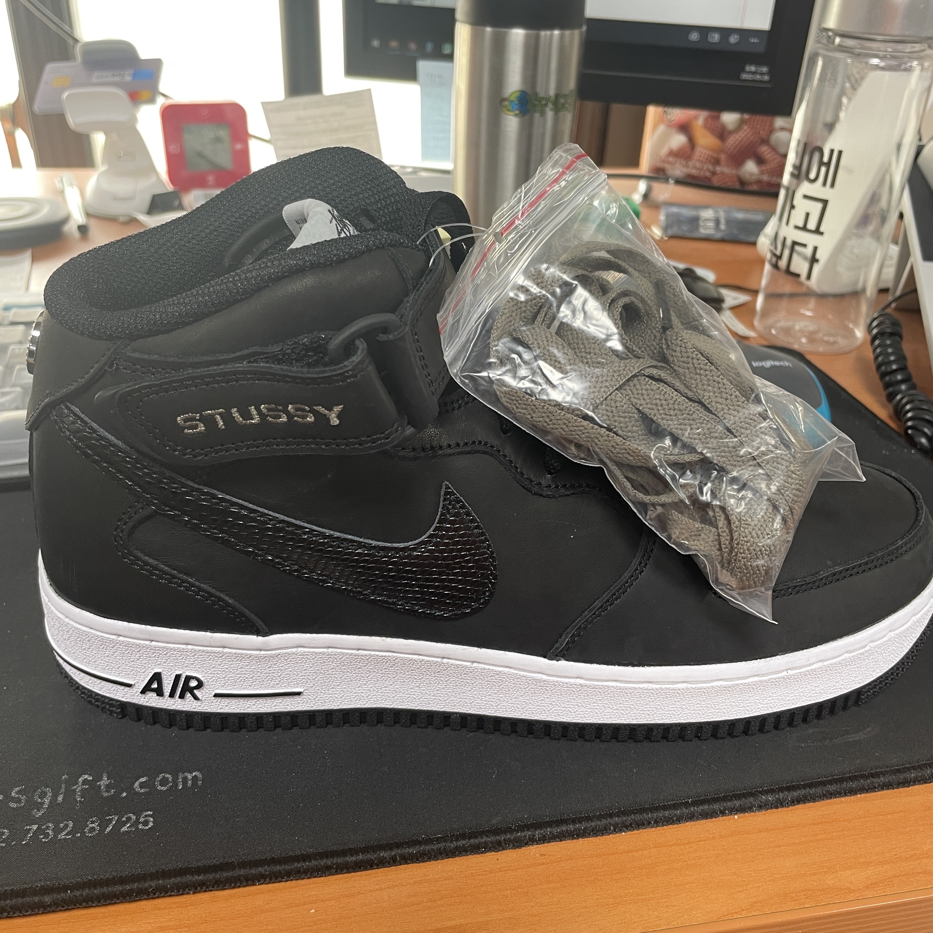 Nike x Stussy Air Force 1 '07 Mid SP Black 착용 스타일 - 3