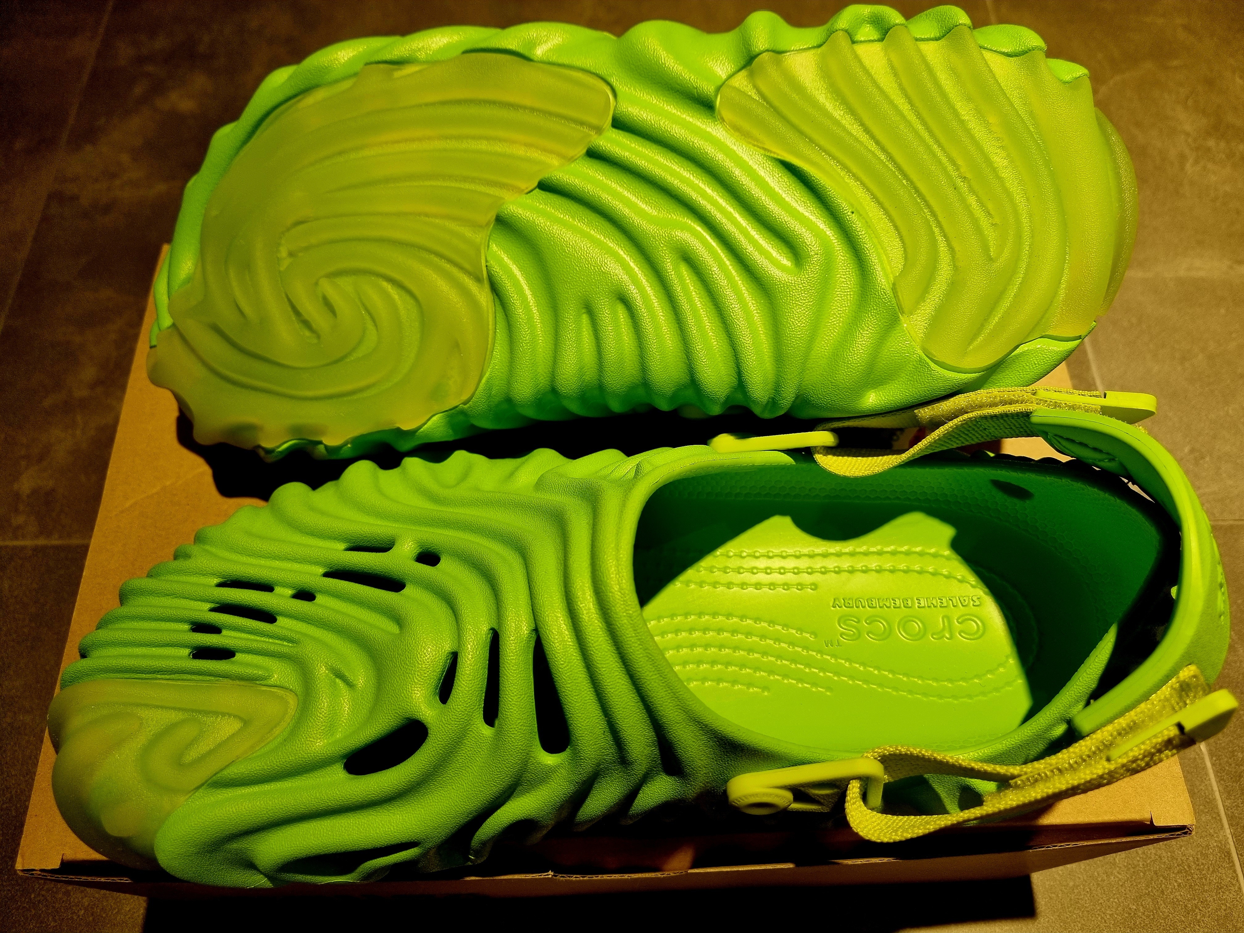 Crocs x Salehe Bembury Pollex Clog Crocodile 착용 스타일 - 2