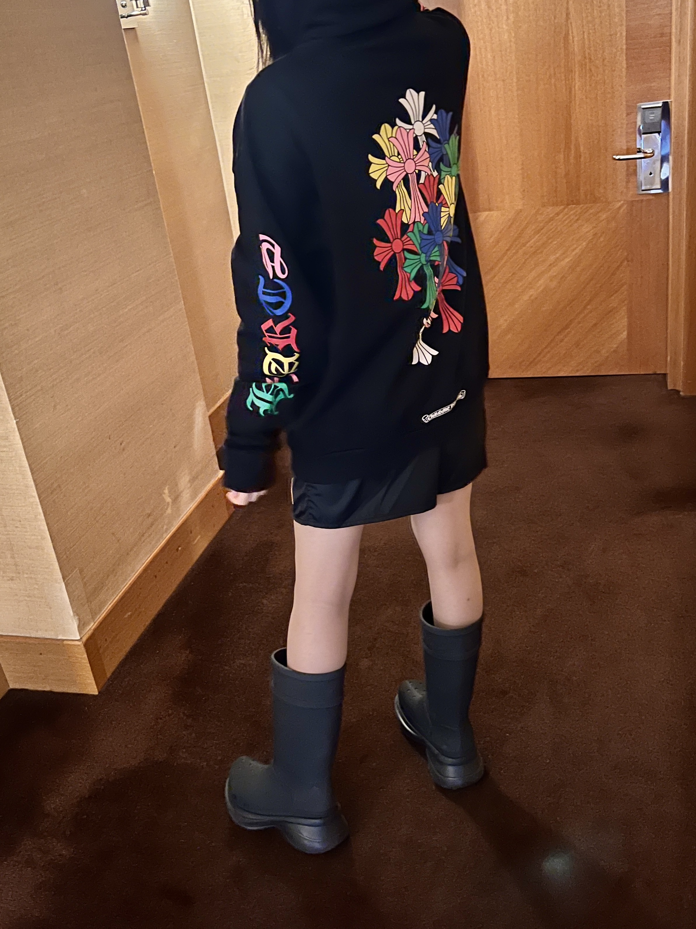 Chrome Hearts Multi Color Cross Cemetery Hoodie Black, (W) Balenciaga x Crocs Rubber Boot Black 착용 스타일 - 2