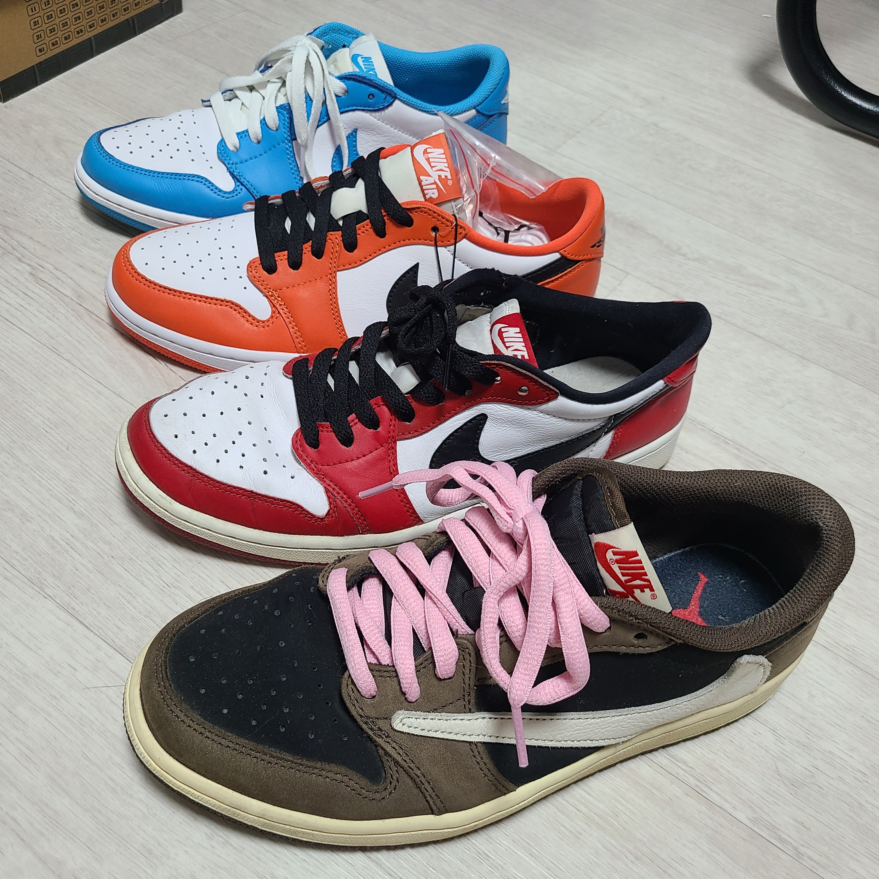Jordan 1 x Travis Scott Retro Low OG SP Mocha, Jordan 1 Retro Low OG Chicago 2016 착용 스타일 - 2