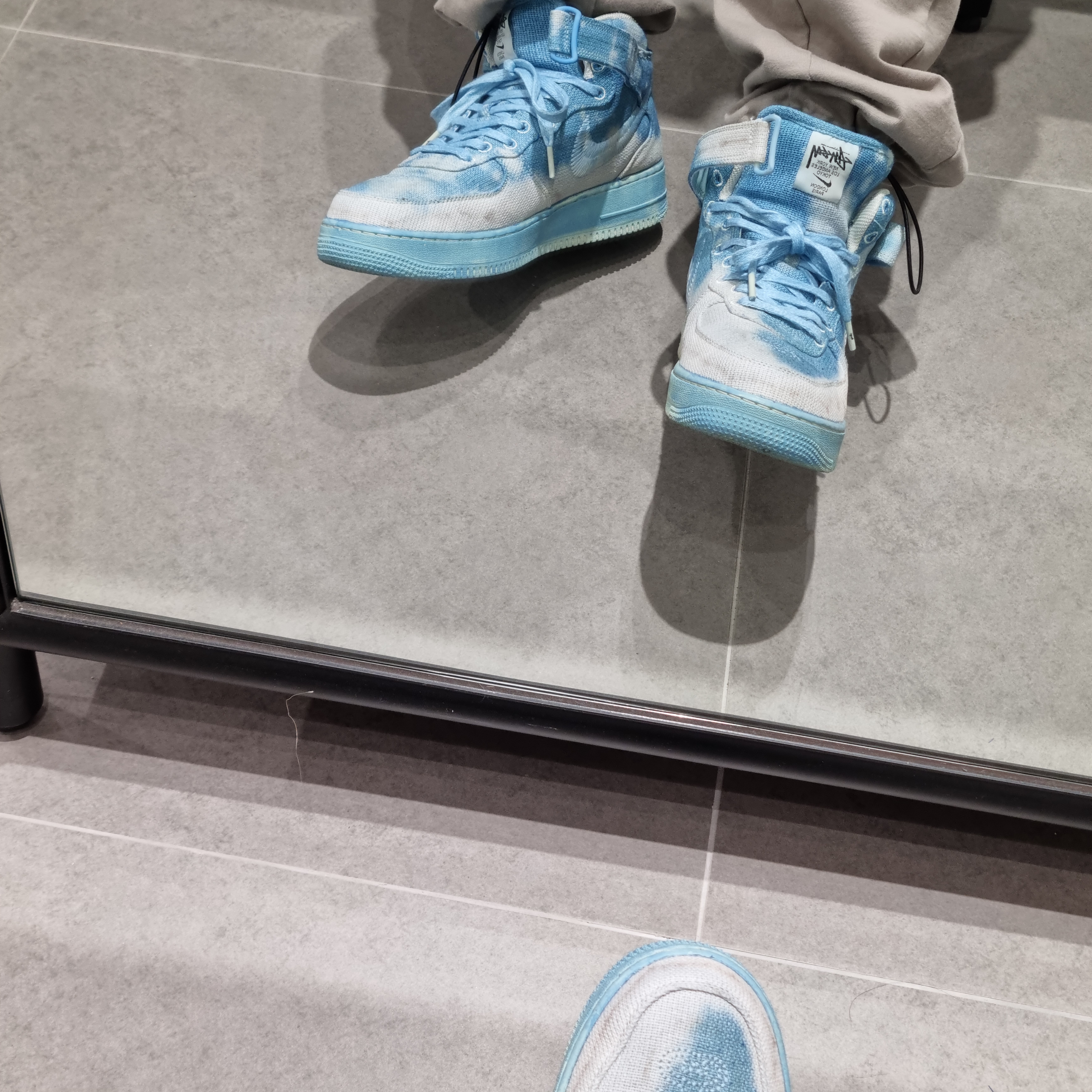 Nike x Stussy Air Force 1 '07 Mid SP Fossil 착용 스타일 - 2