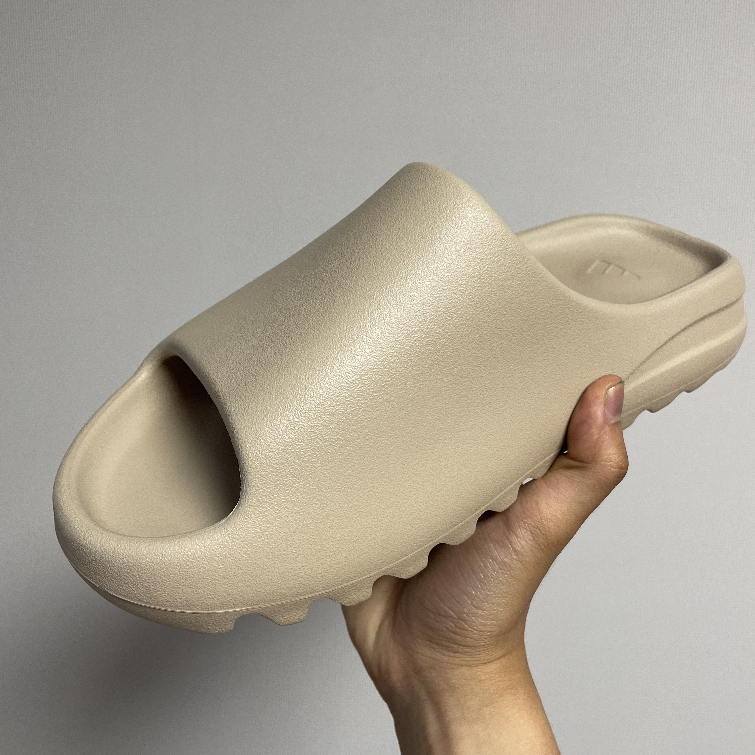Adidas Yeezy Slide Pure - Re-Release Ver. 착용 스타일