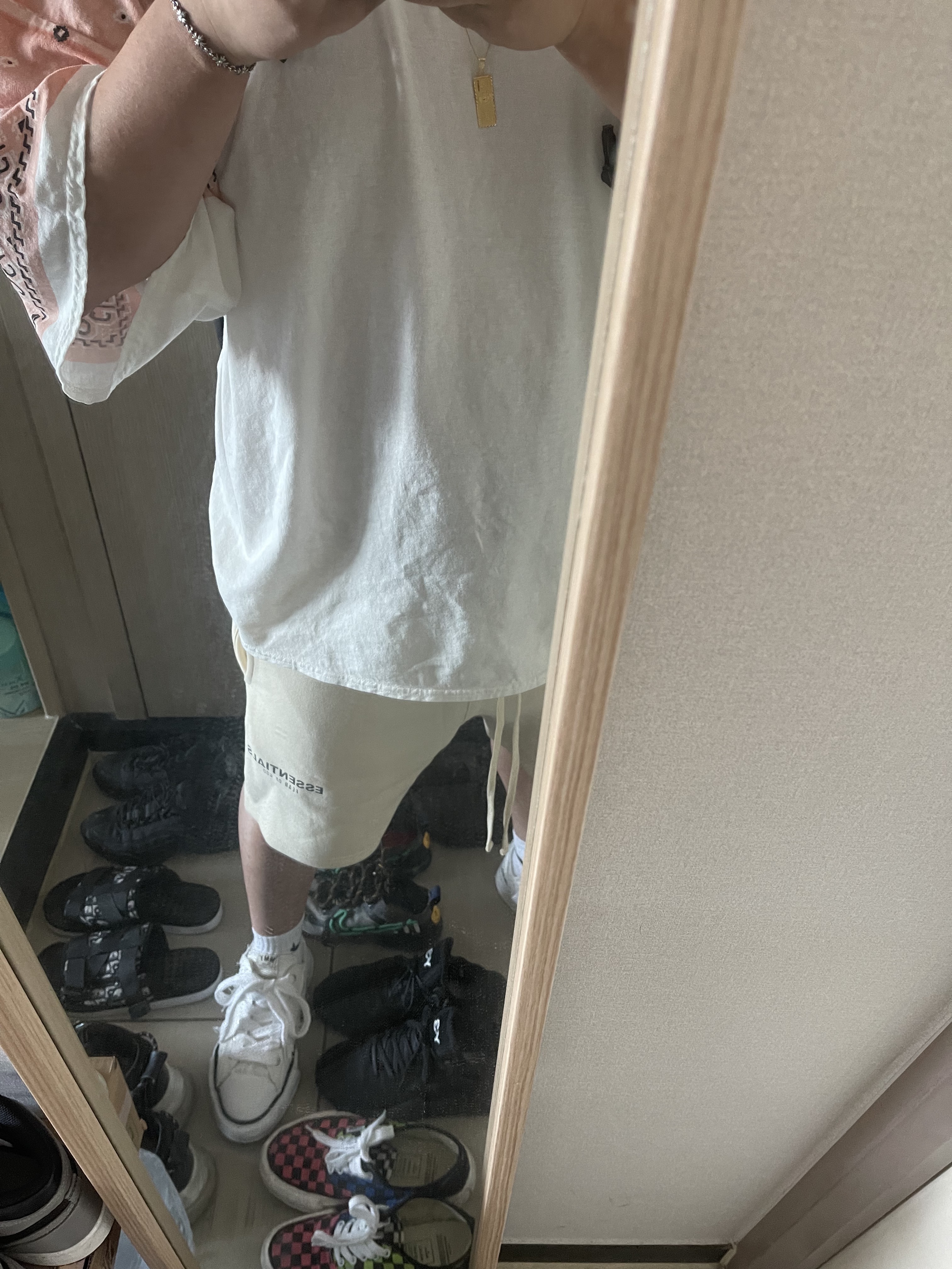 Maison Mihara Yasuhiro Peterson OG Sole Broken Low-top Sneakers Black, Essentials Sweatshorts Cream - 21SS 착용 스타일