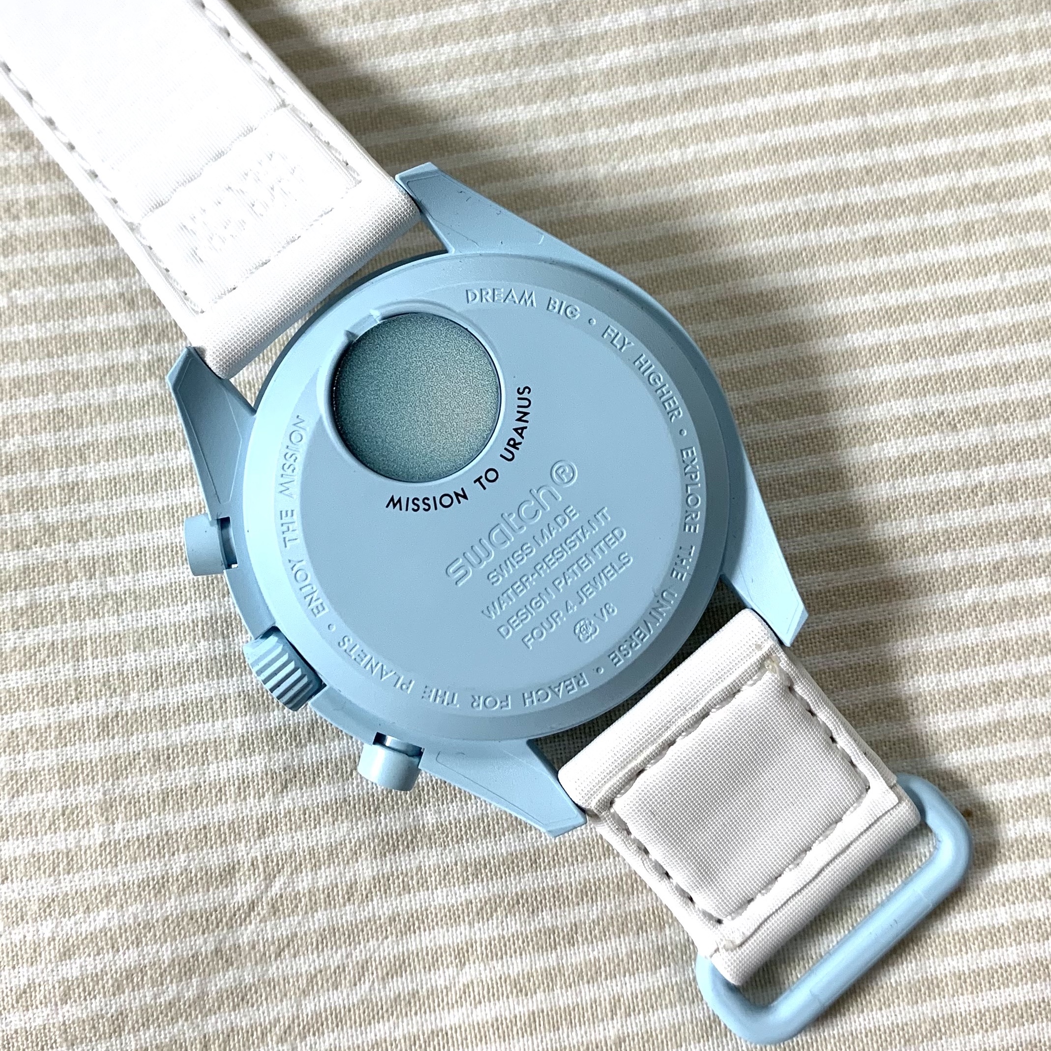 Swatch x Omega Bioceramic MoonSwatch Mission To Uranus 착용 스타일 - 1