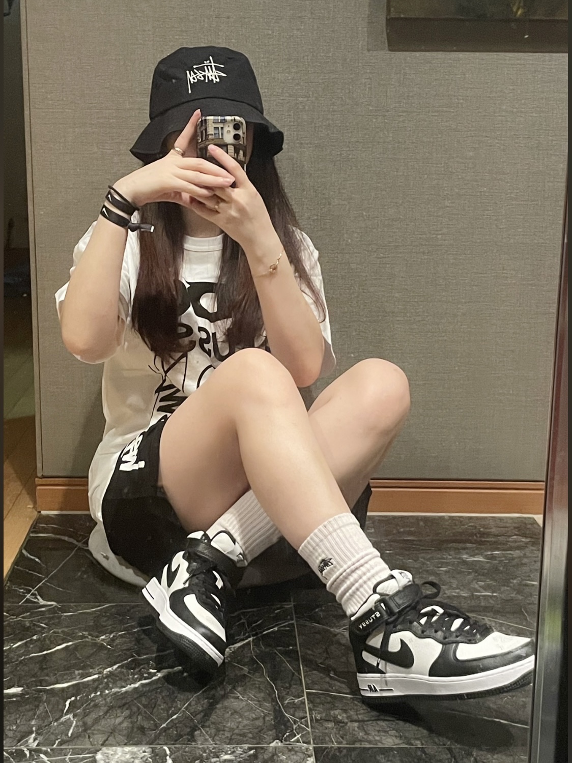 Nike x Stussy Air Force 1 '07 Mid SP Black and Light Bone, Stussy Big Stock Water Shorts Black 착용 스타일 - 1