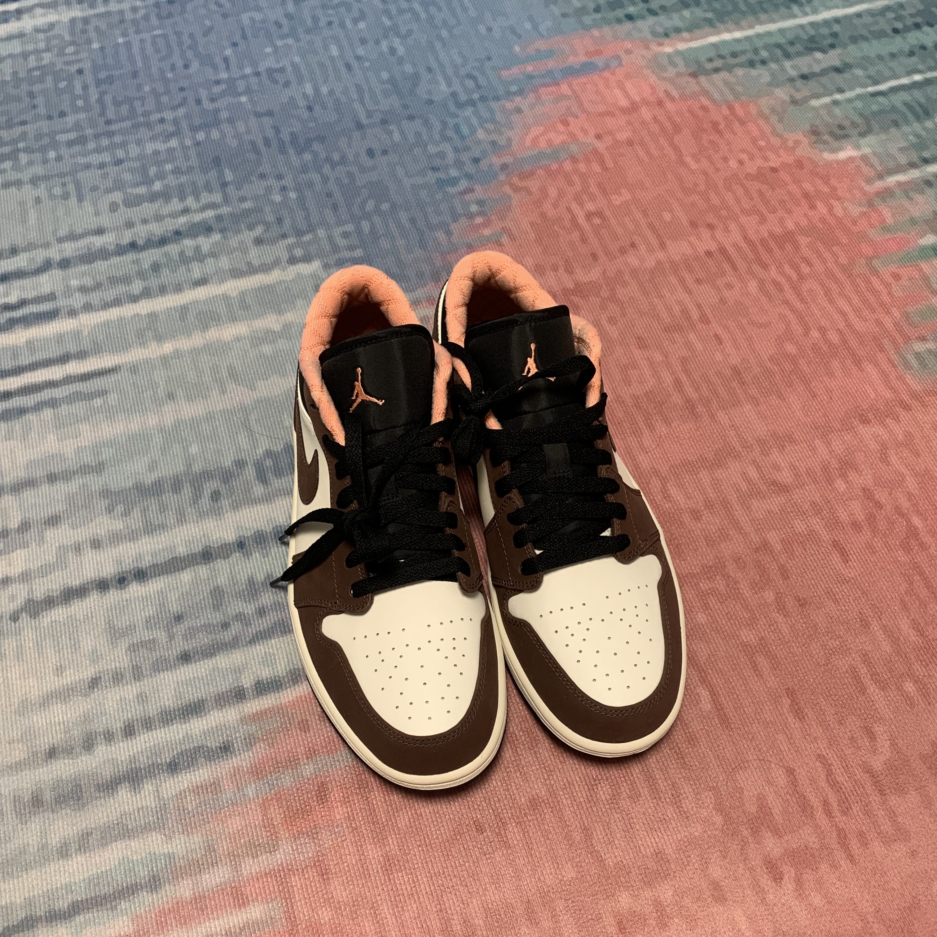 Jordan 1 Low SE Chocolate Bliss 착용 스타일 - 3