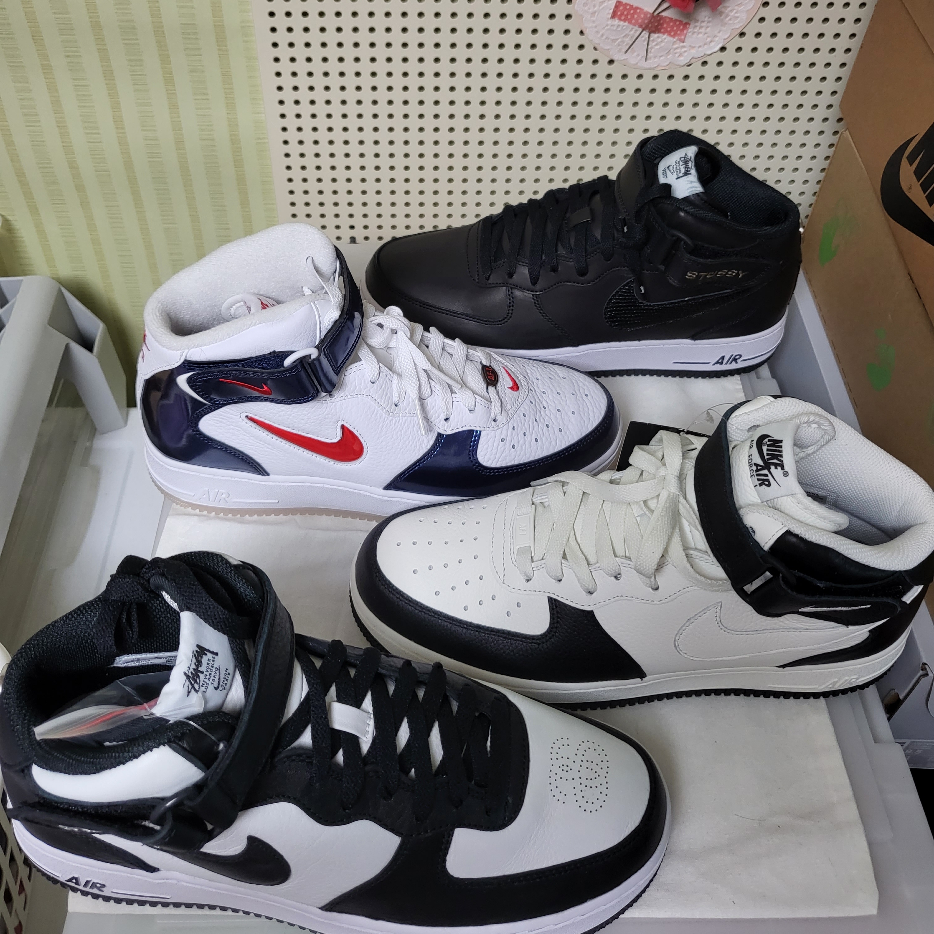 Nike x Stussy Air Force 1 '07 Mid SP Black and Light Bone, Nike x Stussy Air Force 1 '07 Mid SP Black 착용 스타일 - 1