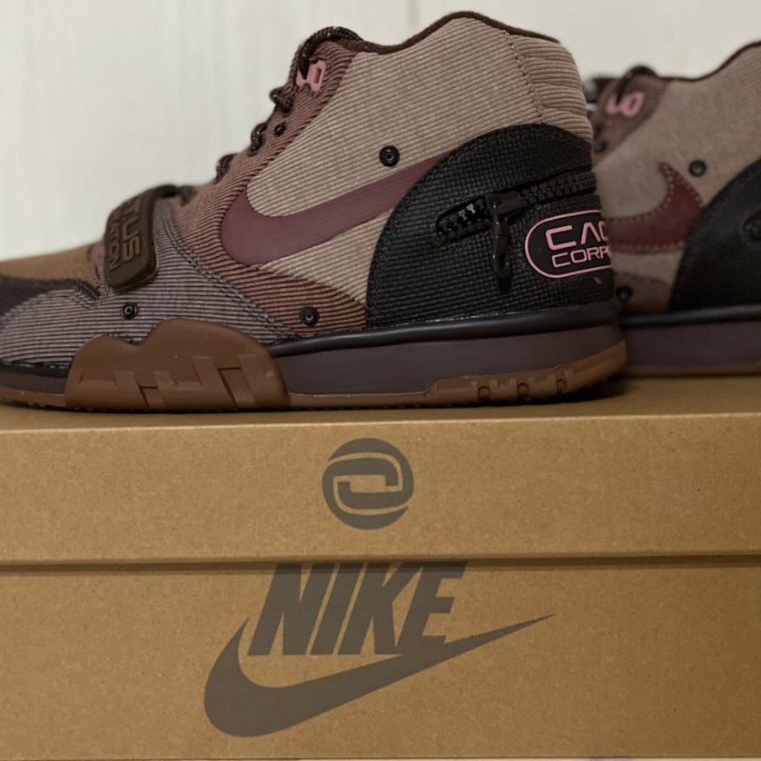 Nike x Travis Scott Air Trainer 1 Archaeo Brown and Rust Pink 착용 스타일
