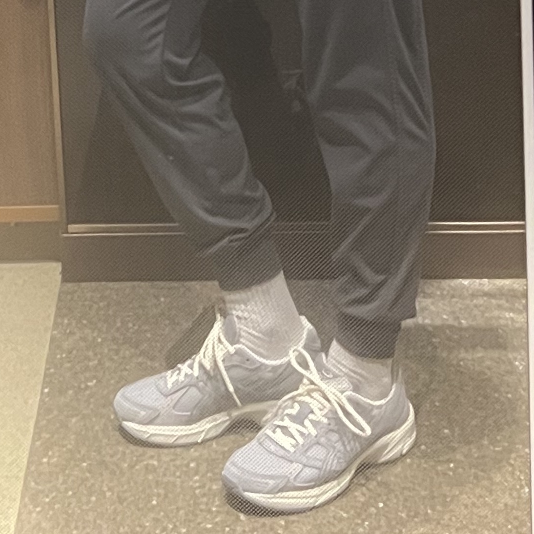 Asics Gel-1130 Piedmont Grey 착용 스타일 - 1
