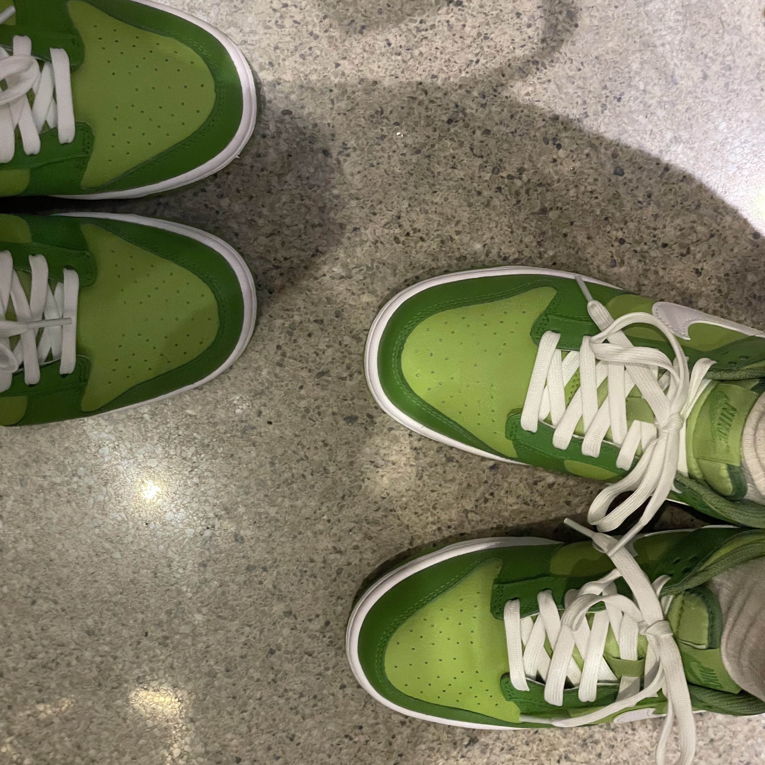 (GS) Nike Dunk Low Vivid Green 착용 스타일 - 2