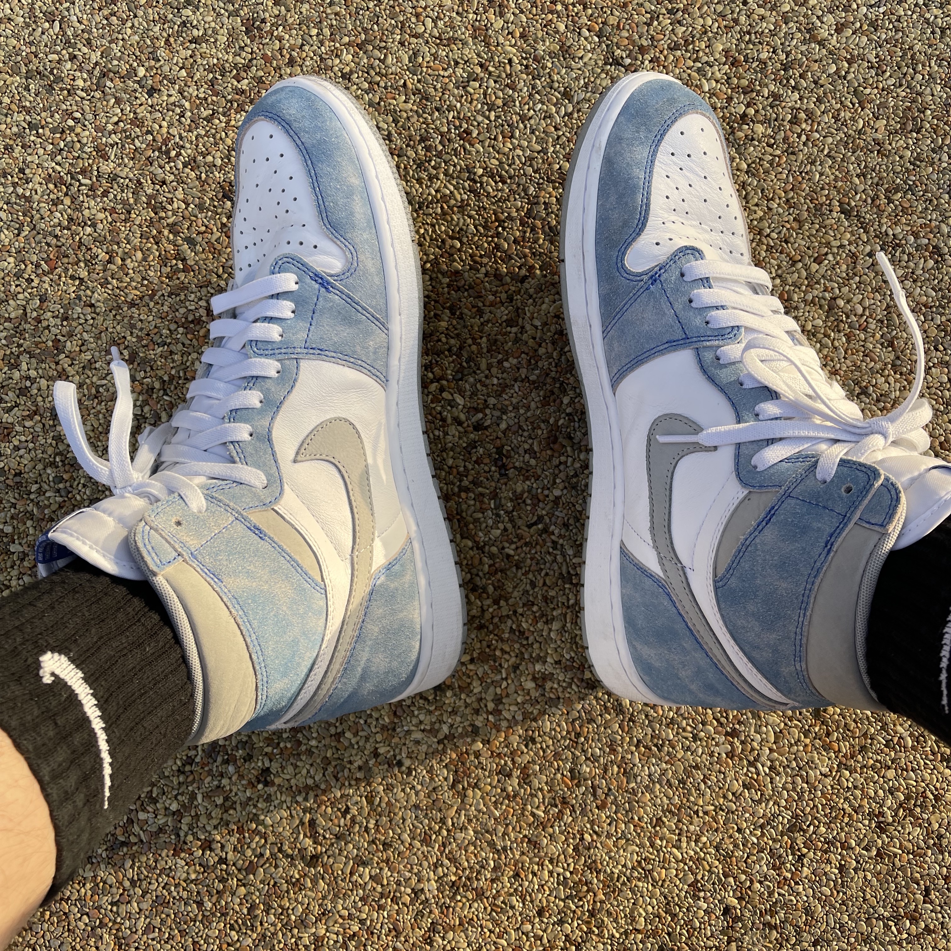 Jordan 1 Retro High OG Hyper Royal 착용 스타일 - 2