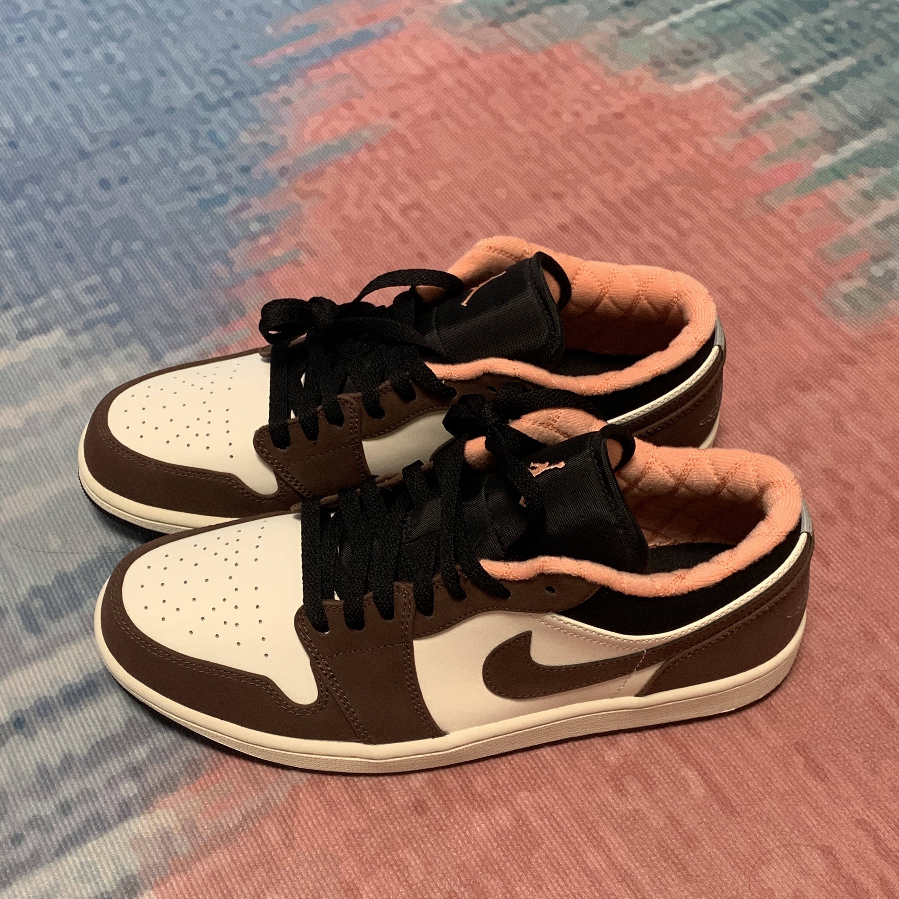 Jordan 1 Low SE Chocolate Bliss 착용 스타일 - 1
