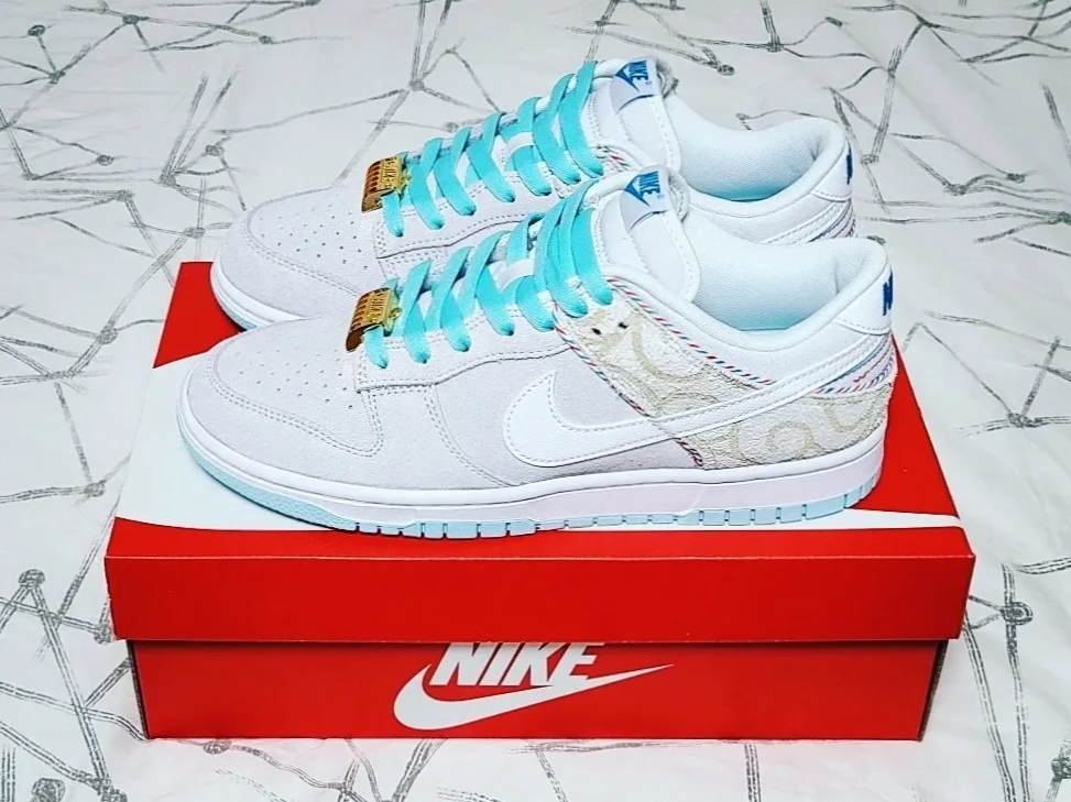 Nike Dunk Low Retro SE Barber Shop Grey 착용 스타일 - 2