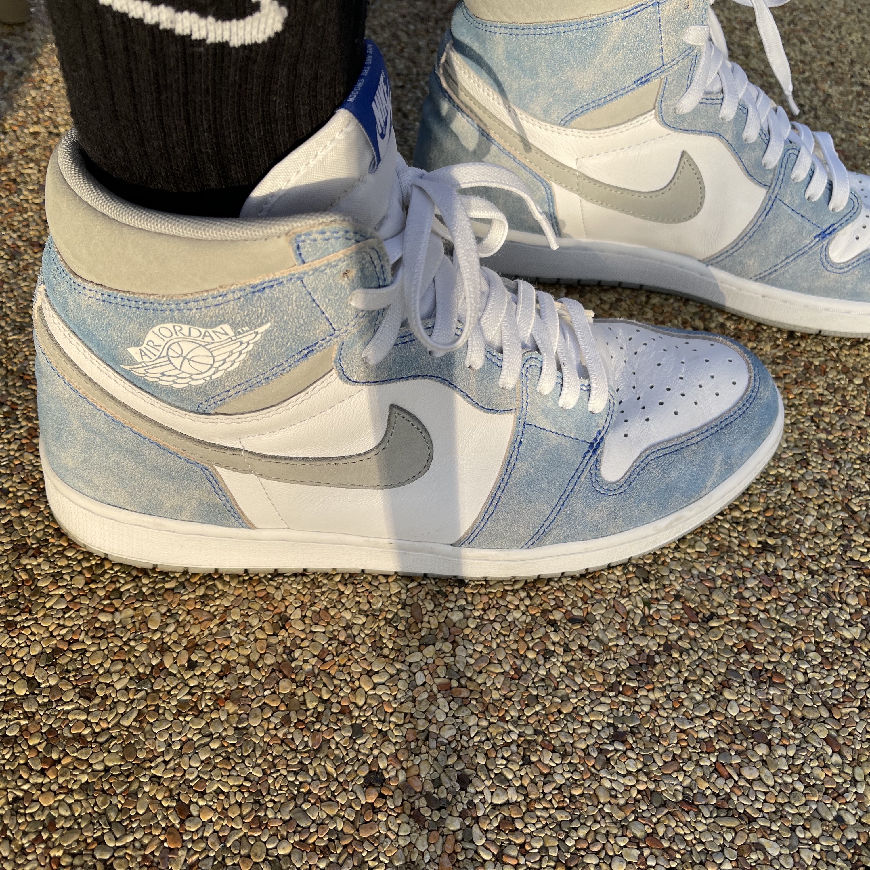 Jordan 1 Retro High OG Hyper Royal 착용 스타일 - 1