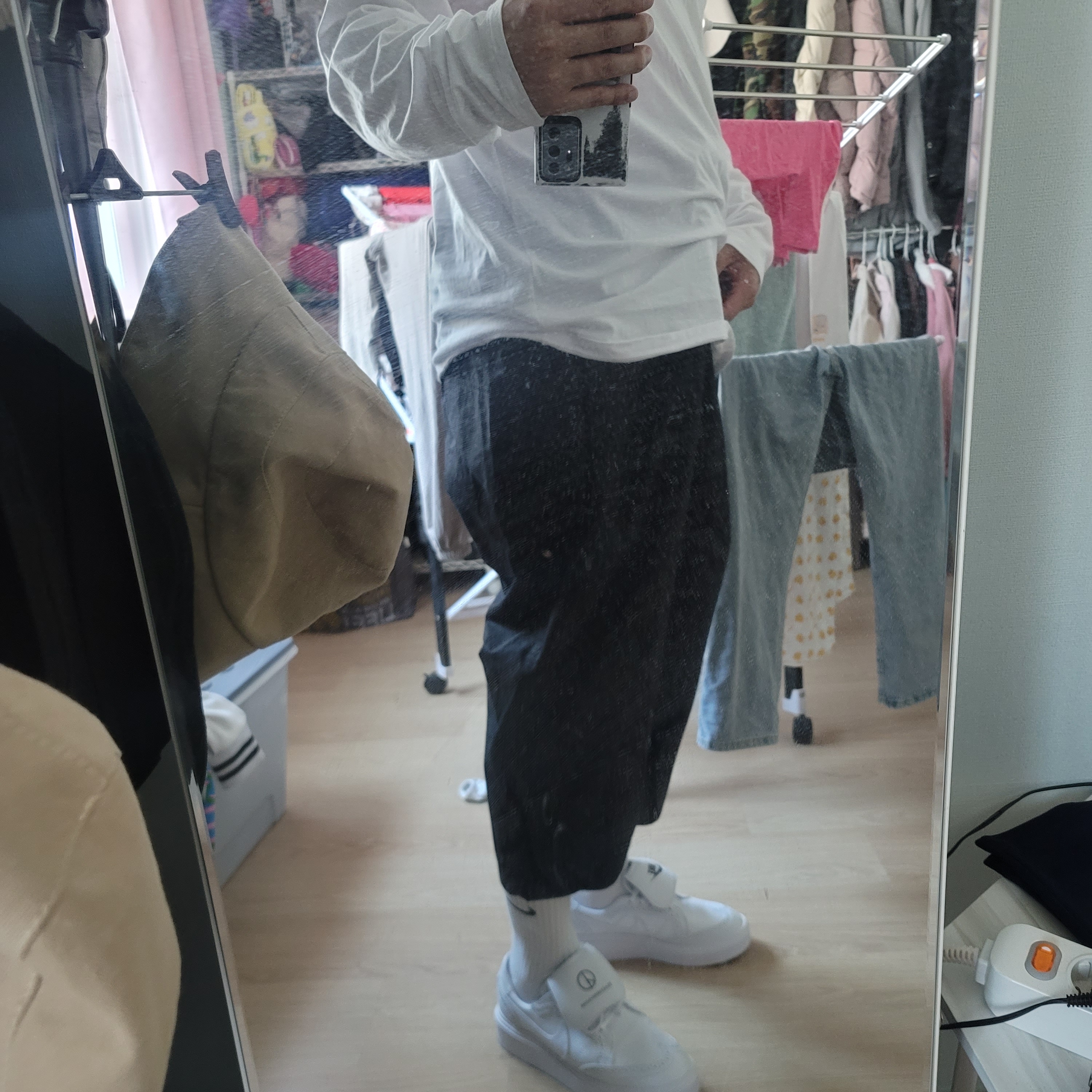 Nike x Peaceminusone Kwondo1 White, Maison Kitsune Fox Head Patch Classic Sweatshirt Ecru 착용 스타일
