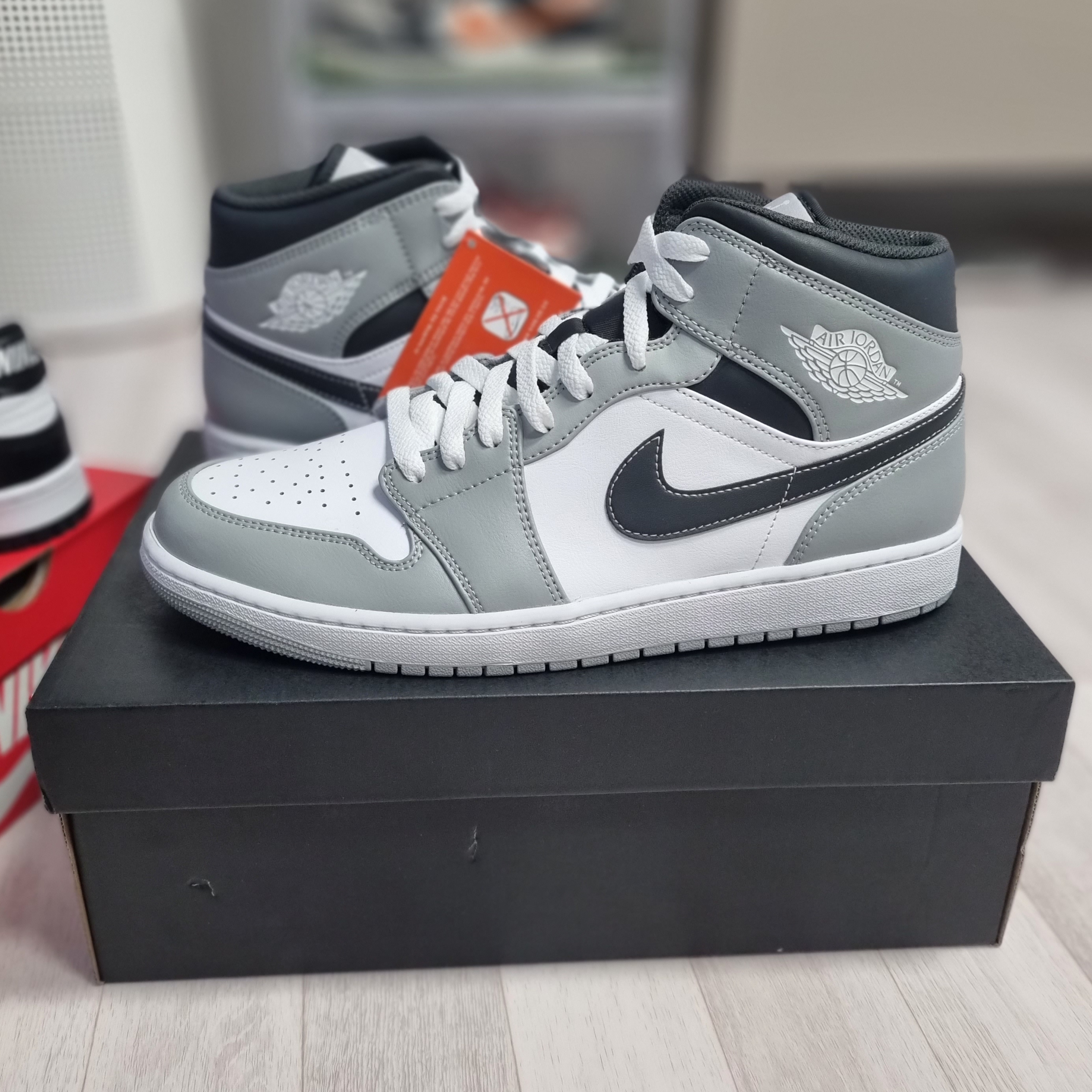 Jordan 1 Mid Light Smoke Grey Anthracite 착용 스타일