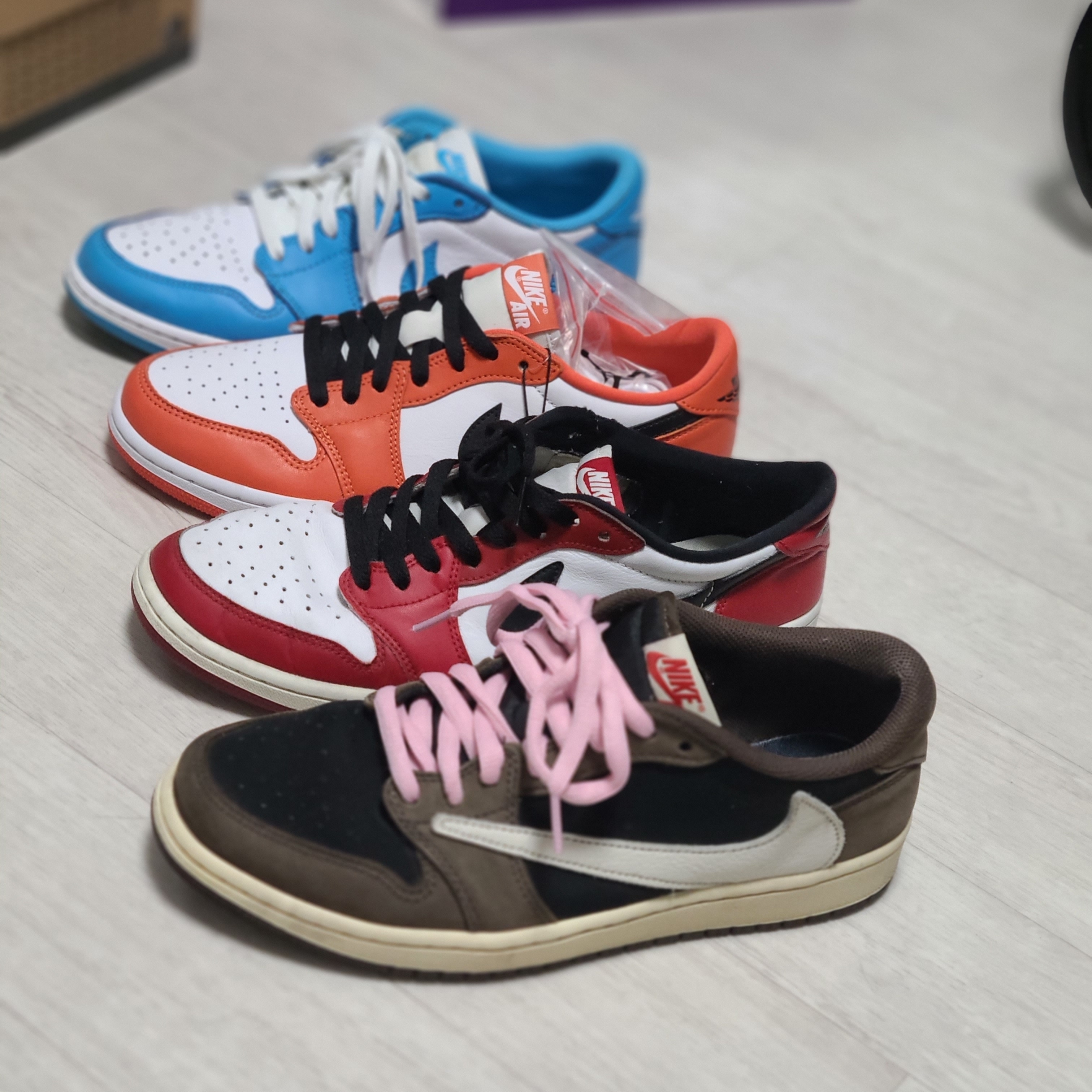 Jordan 1 x Travis Scott Retro Low OG SP Mocha, Jordan 1 Retro Low OG Chicago 2016 착용 스타일 - 1