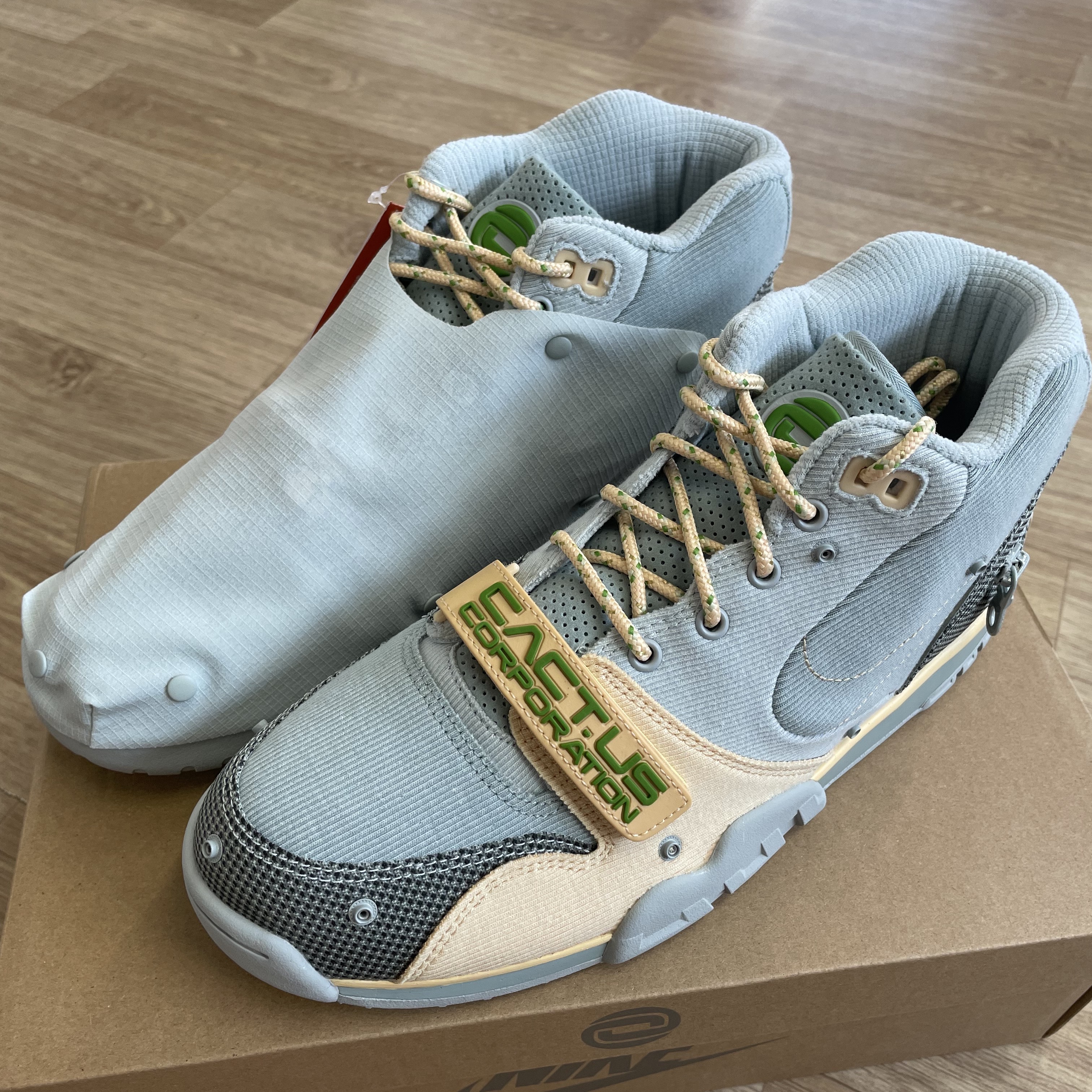 Nike x Travis Scott Nike Air Trainer 1 Grey Haze and Dusty Sage 착용 스타일