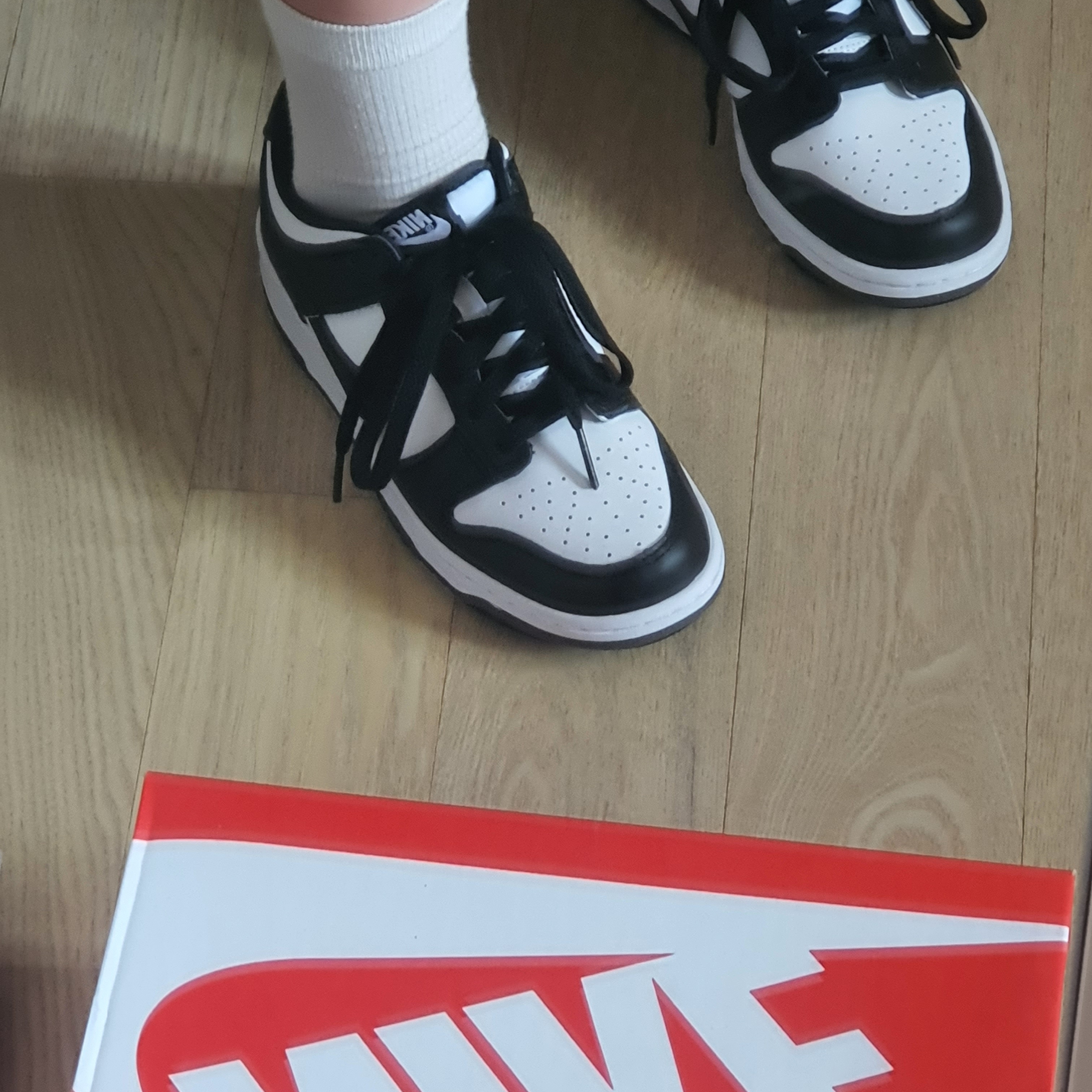 (W) Nike Dunk Low Black 착용 스타일 - 2
