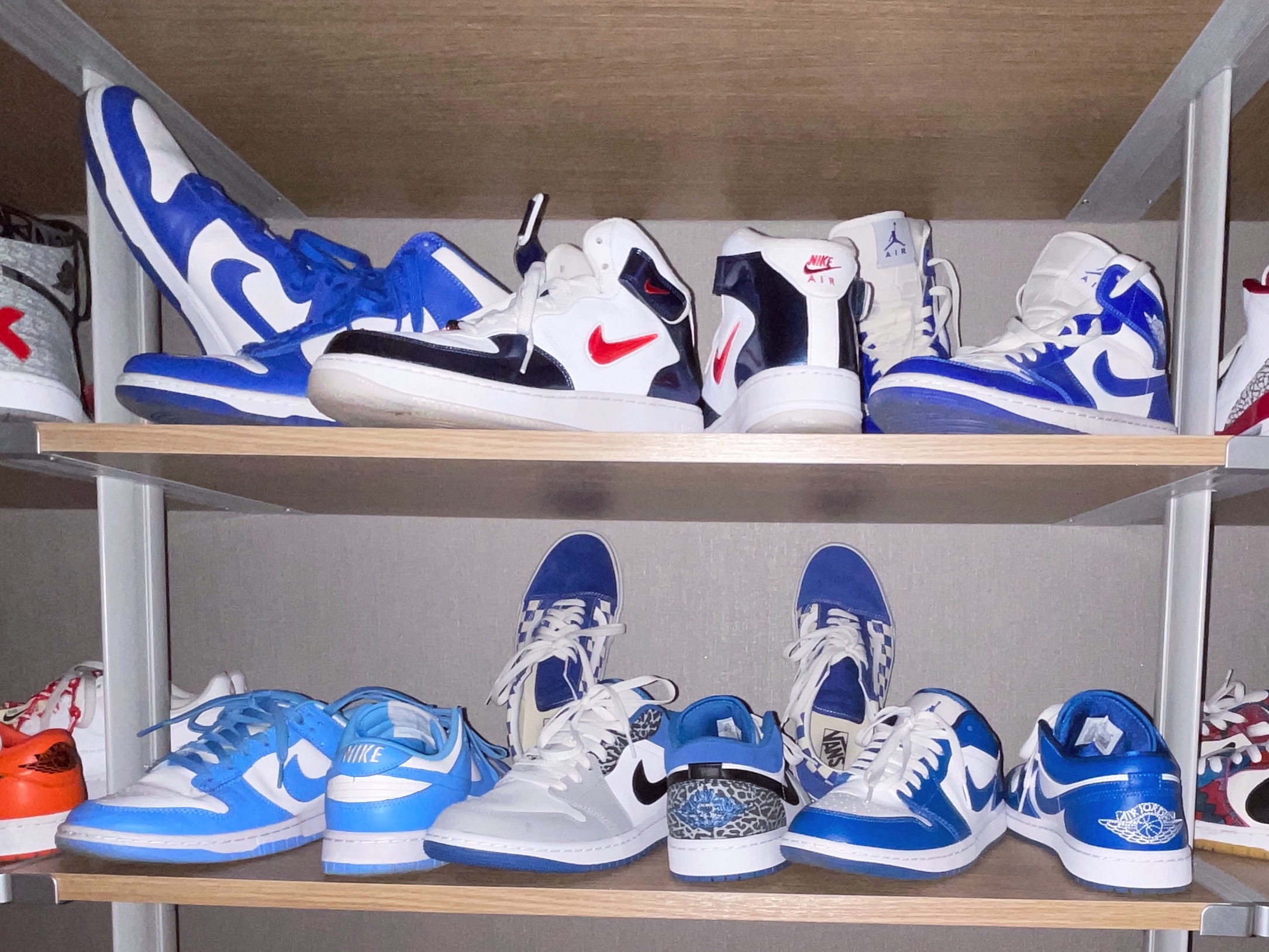 Nike Dunk High Retro Game Royal, Nike Air Force 1 Mid QS University Red and Midnight Navy 착용 스타일