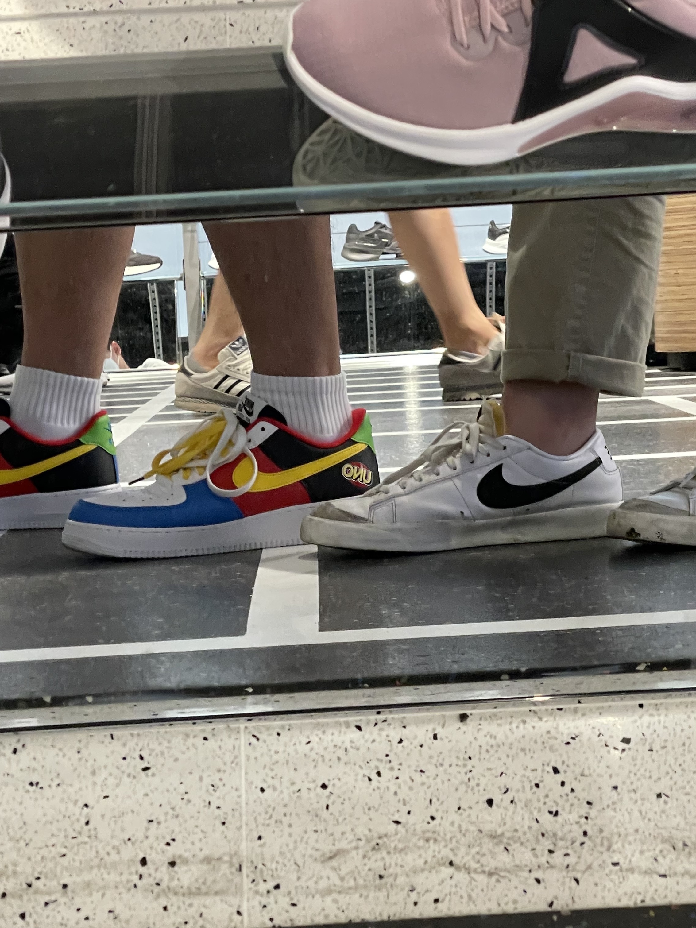 Nike x UNO Air Force 1 '07 QS White Yellow Zest, Nike Blazer Low '77 Vintage Black 착용 스타일 - 3
