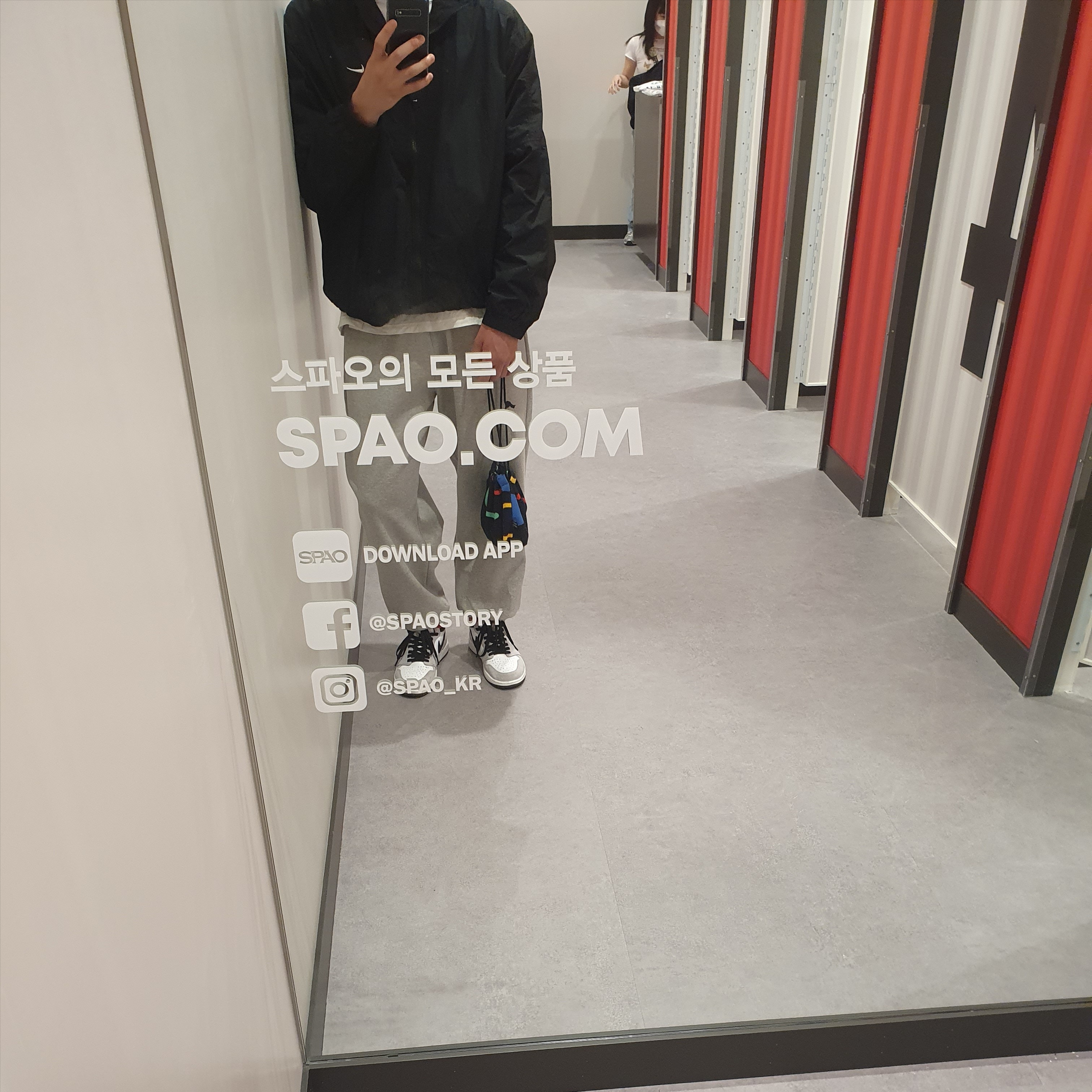 Nike M NRG Track Jacket Black, Jordan 1 Retro High OG Light Smoke Grey 착용 스타일