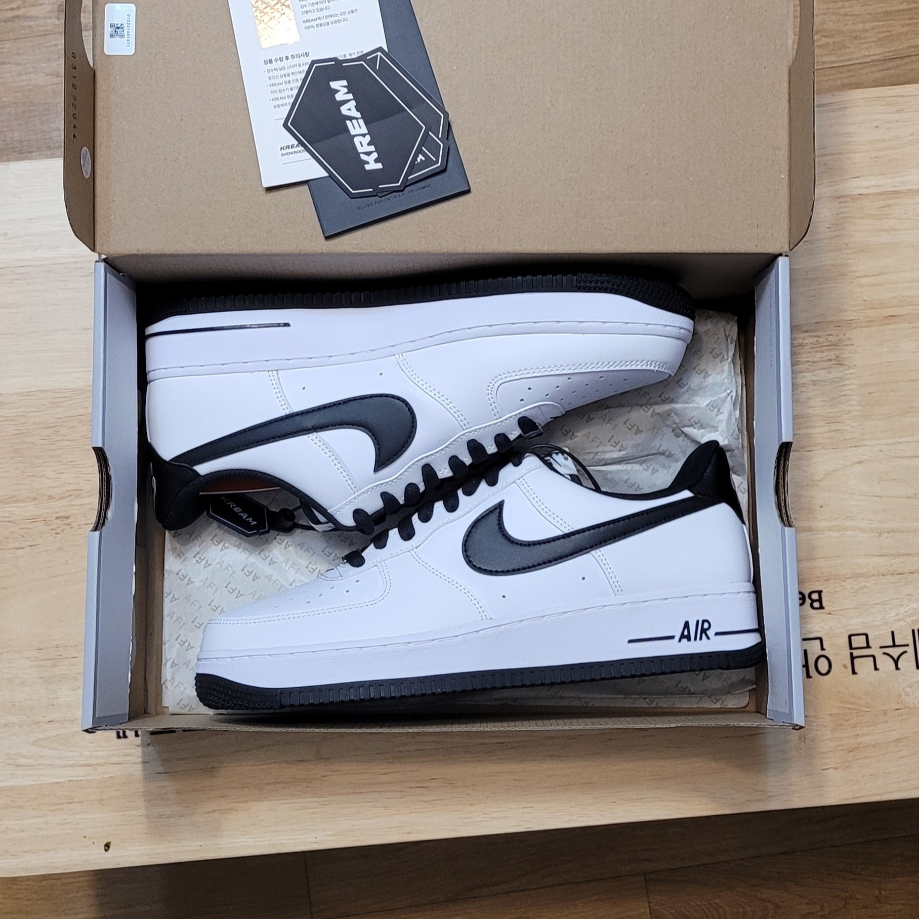 Nike Air Force 1 '07 White Black 착용 스타일 - 2