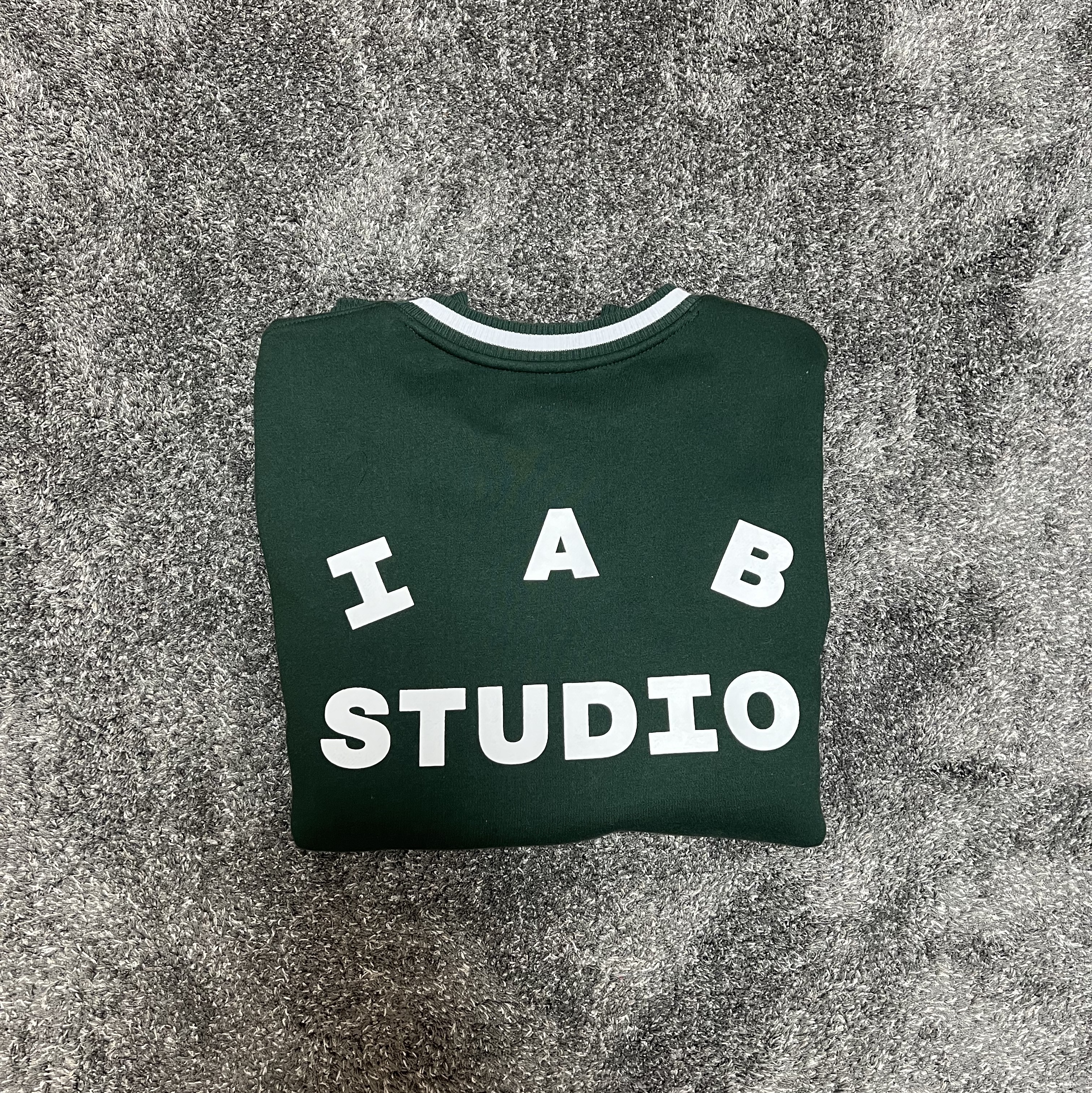 IAB Studio x Yonex Sweatshirt Green 착용 스타일